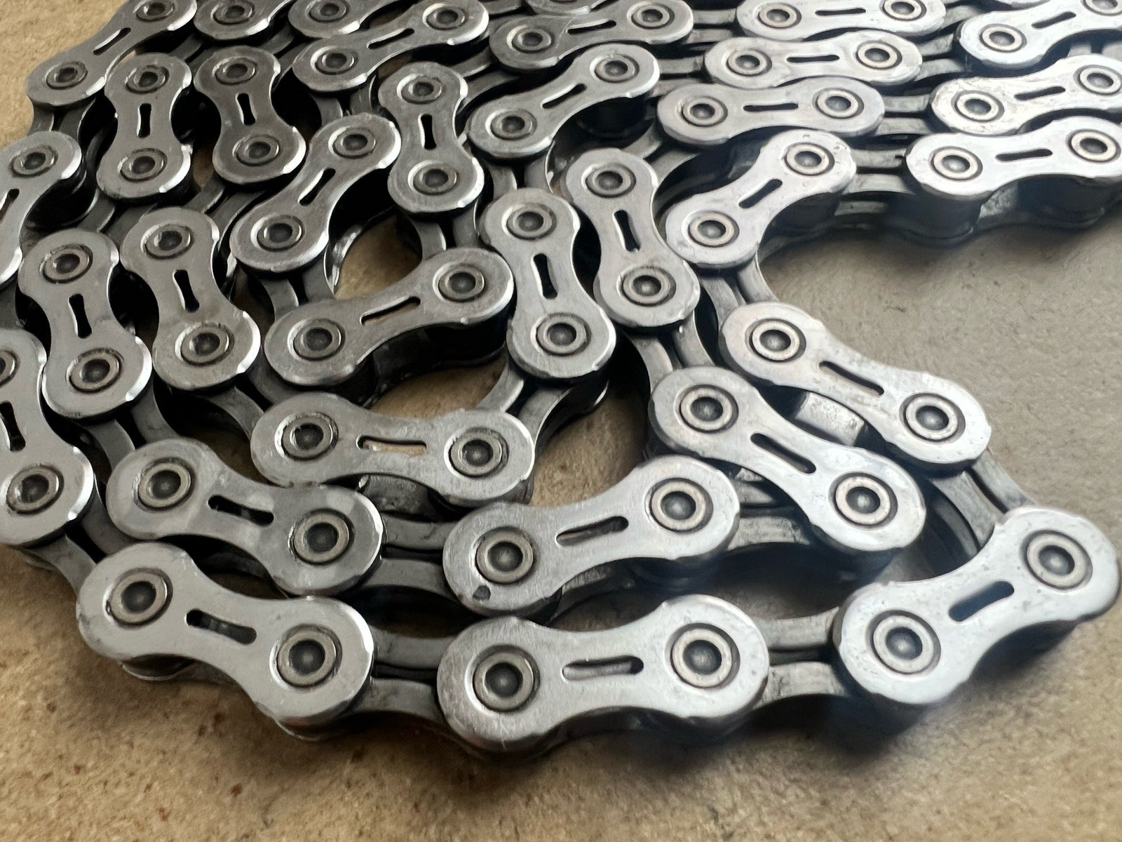 Shimano CN-6701 Ultegra Super Narrow Bicycle Chain 10 speed 106 Links Road Bike
