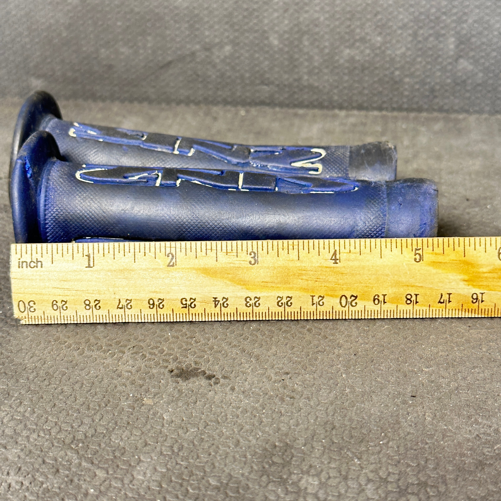 Vintage Sinz BMX Handlebar Grips Blue Slip On 5.25 in Flared Bicycle