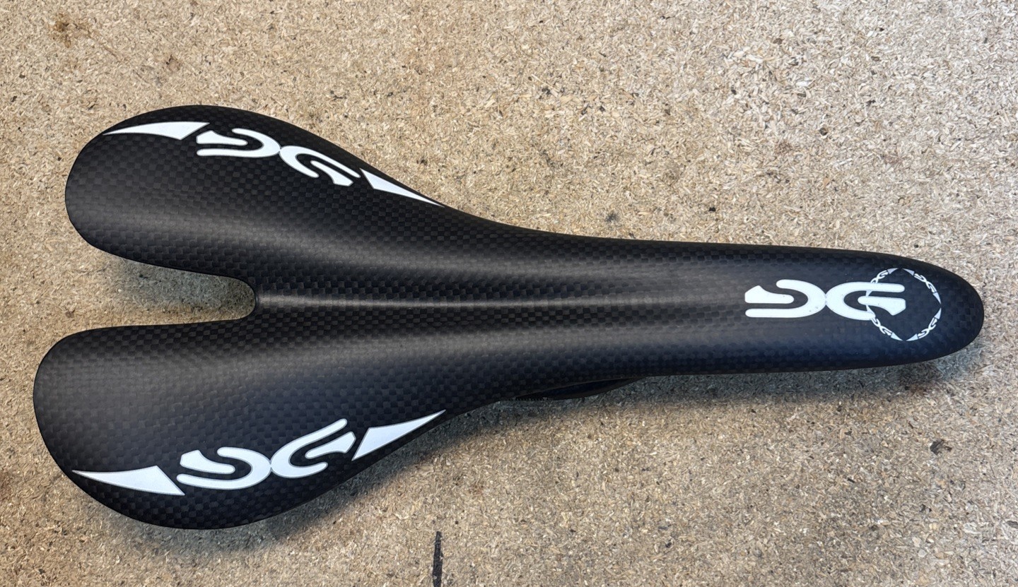 Super Light Carbon Saddle 3.7 Ounces or 105 Grams Road Racing Bike 275x135mm