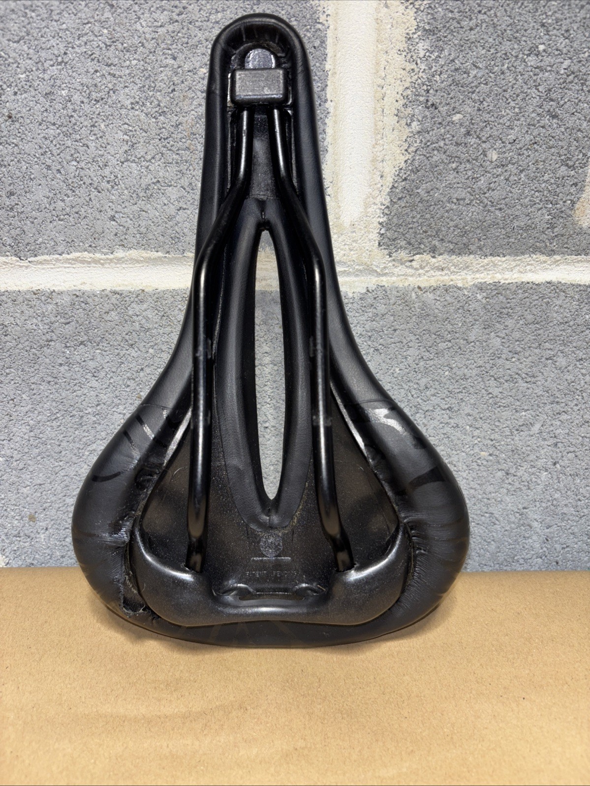 Terry Butterfly Bike Saddle Seat Center Cutaway 12.2oz 262mm Long 76mm High 155w