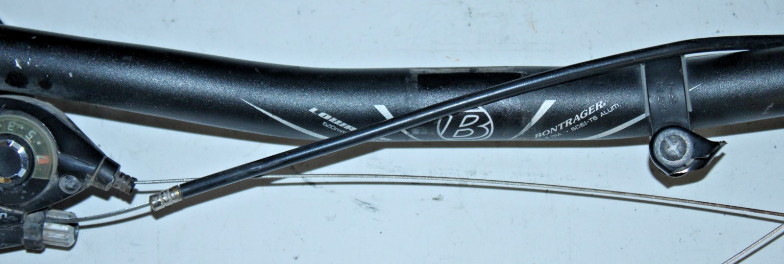 Bontrager Lowrider MTB Handlebar 25.4mm 62cm 9° Bend ST-EF51R/L Trigger Shifters
