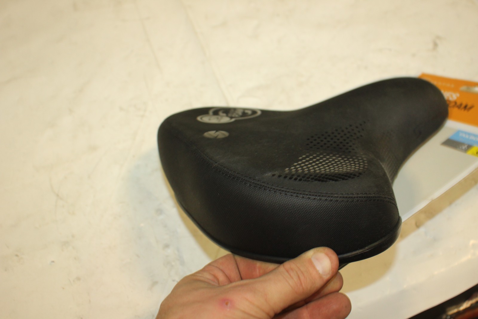 NEW Serfas Tailbones Memory Foam Saddle TBM-30 Bicycle Seat Unisex Relaxed