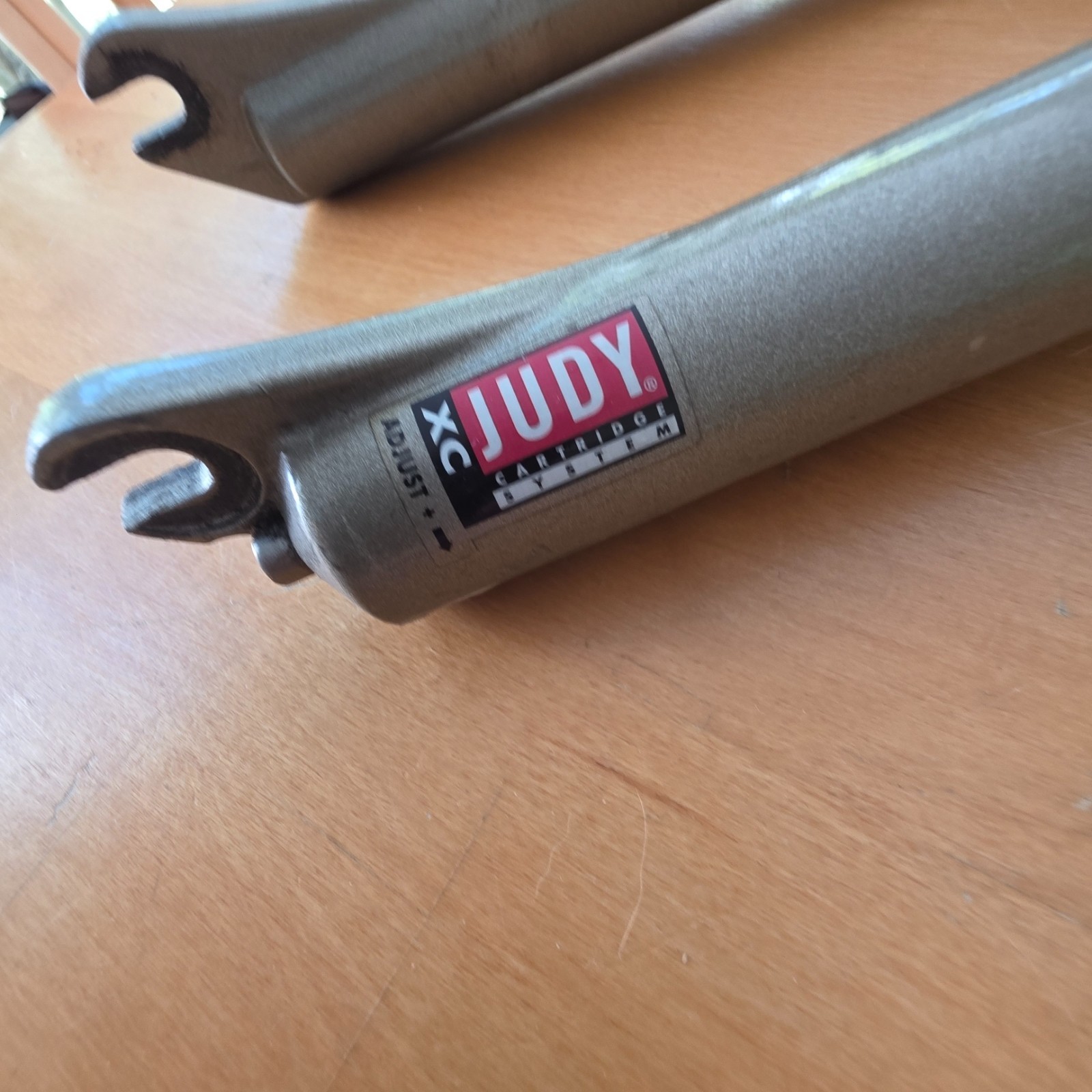 Rockshox Judy XC 80mm 1500g 155mm threaded 1″ steerer (no Elastomers) VGC