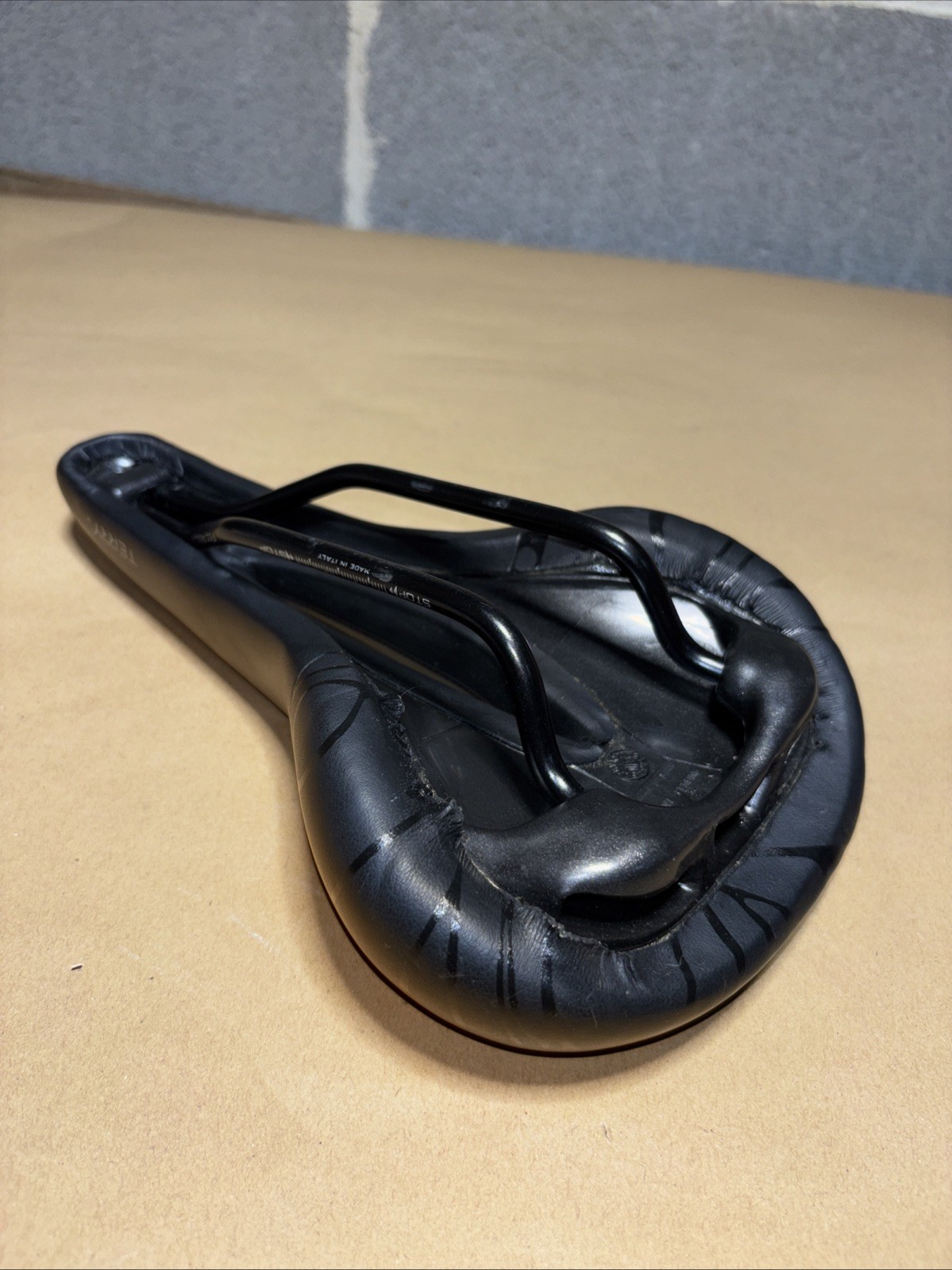 Terry Butterfly Bike Saddle Seat Center Cutaway 12.2oz 262mm Long 76mm High 155w