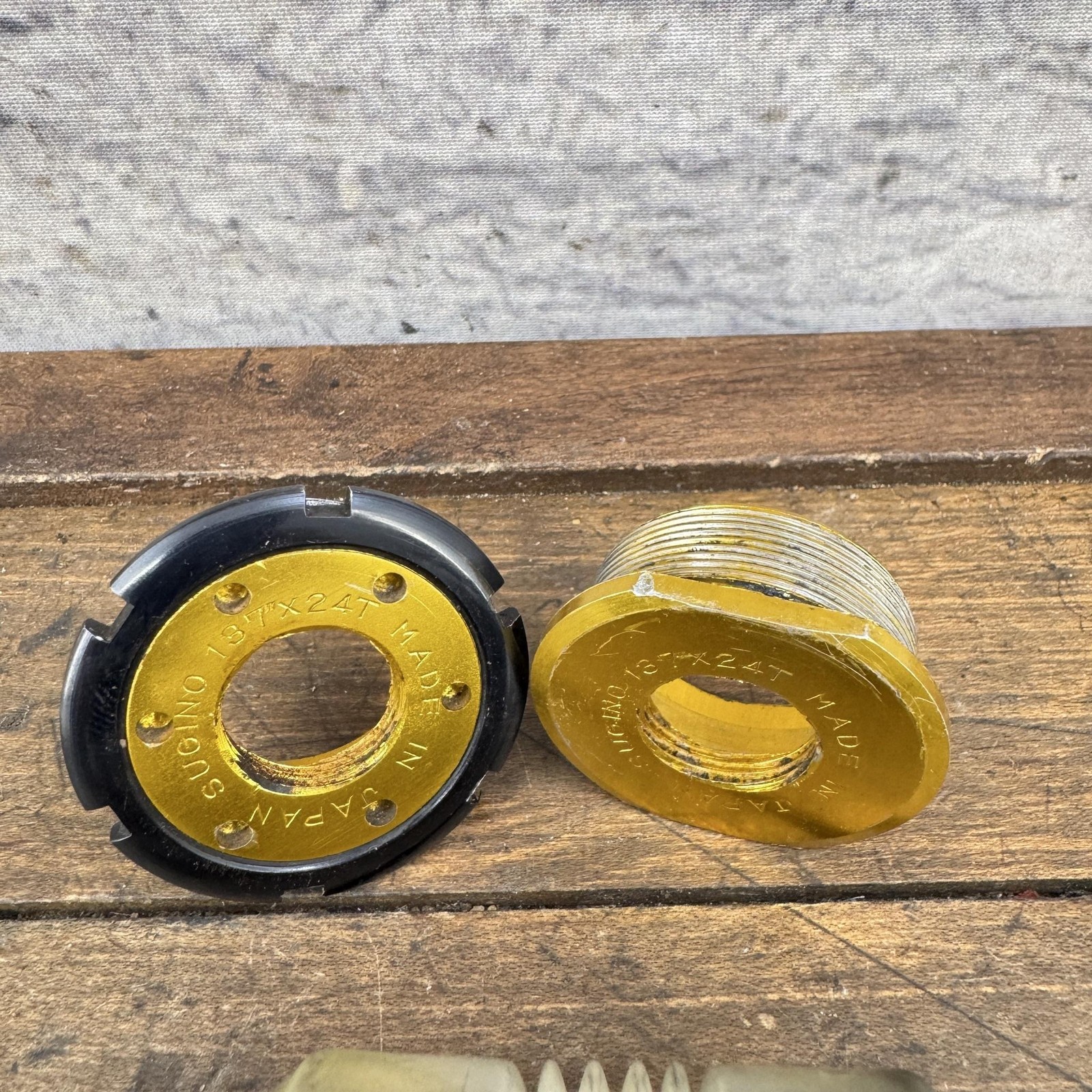 Vintage Sugino 15 Bottom Bracket Gold Alloy Cups Sealed Bearing English 68mm BSA