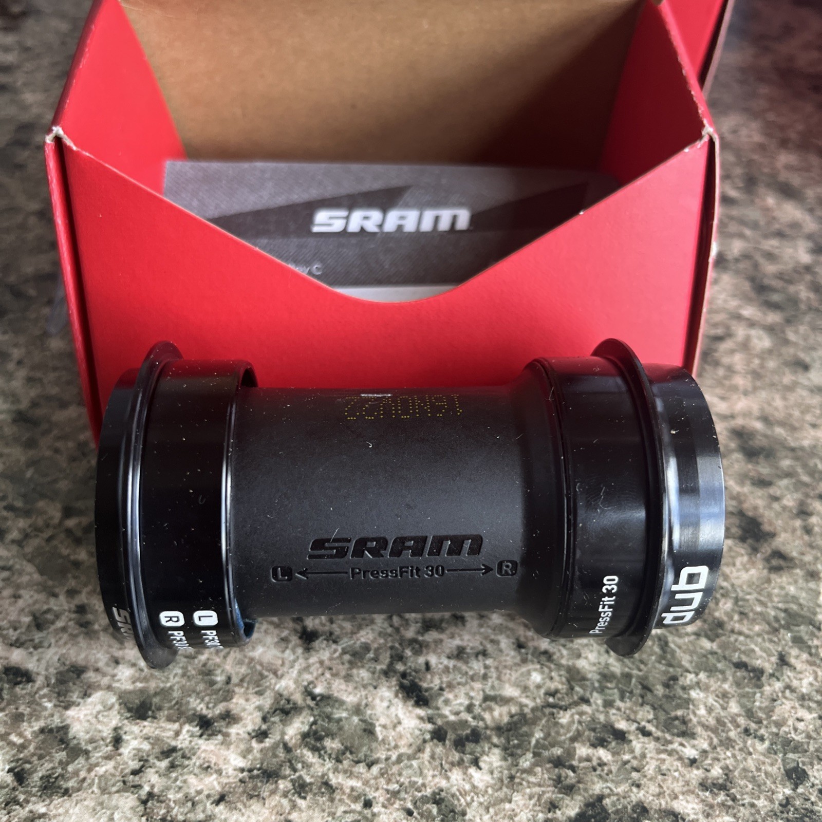 SRAM DUB Sealed Cartridge Bearings PF30A 73mm Bottom Bracket for Road Cranksets