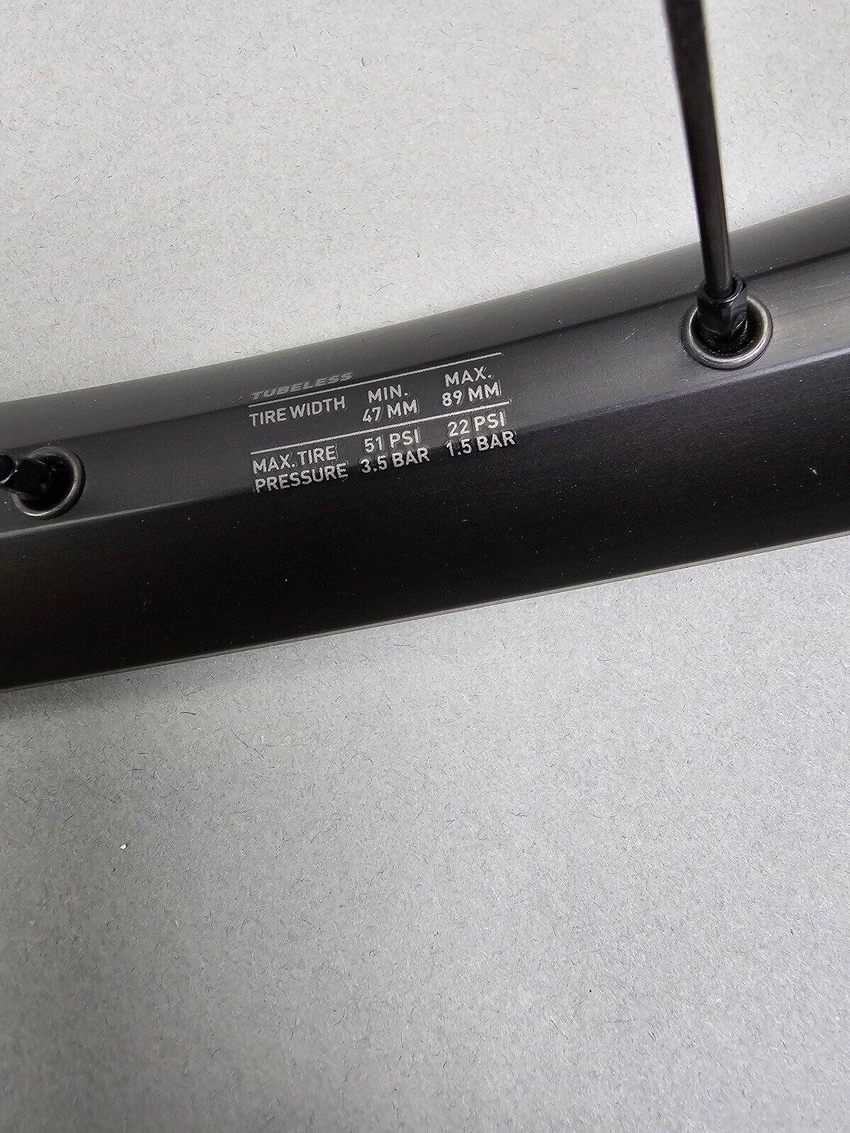 NEW DT Swiss Wheel Hybrid Rear 1900 Shimano 29″ 622 x 30 TC mm Black Rim