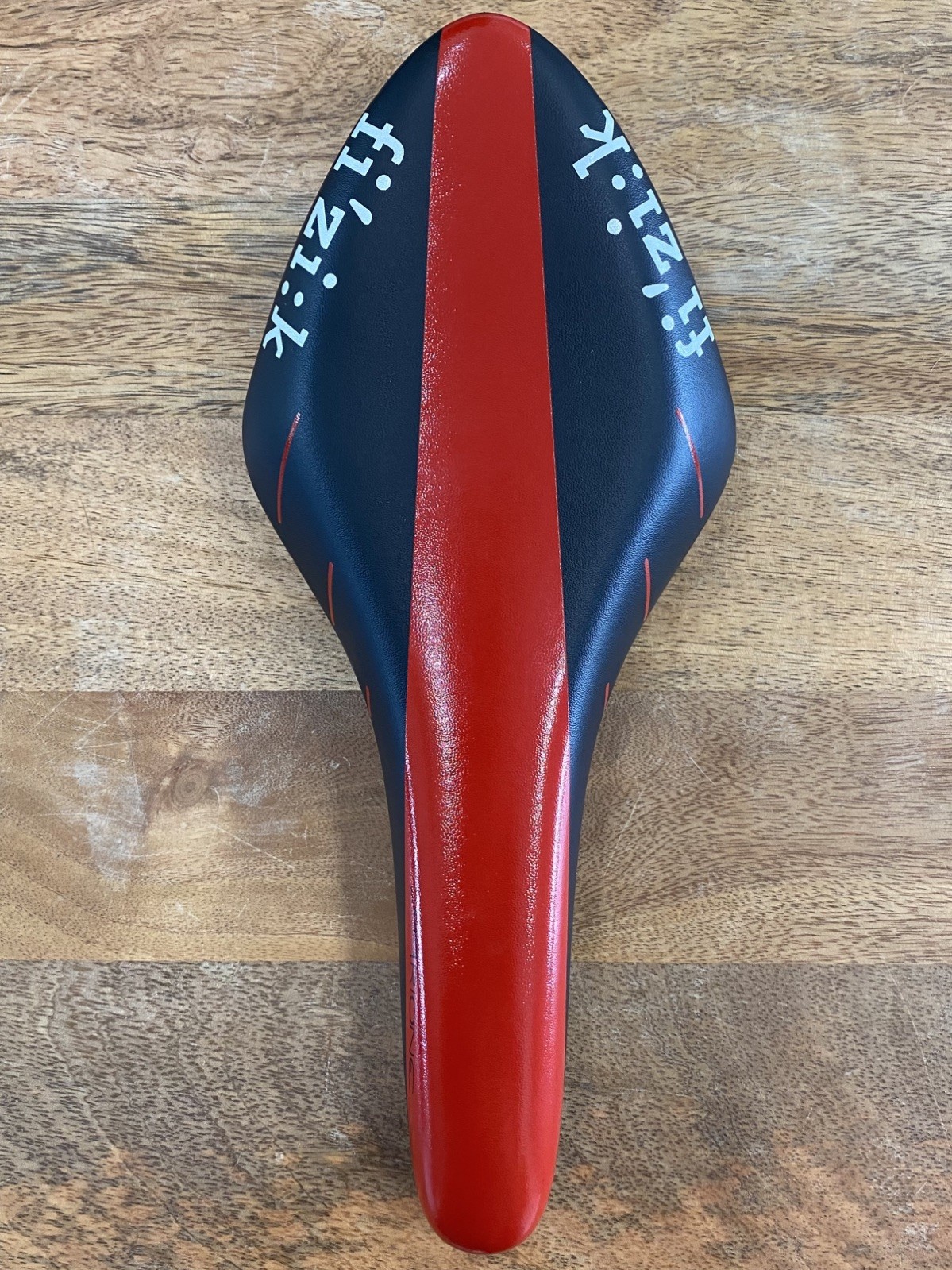 Fizik Arione R7 Regular Saddle – Red/Black