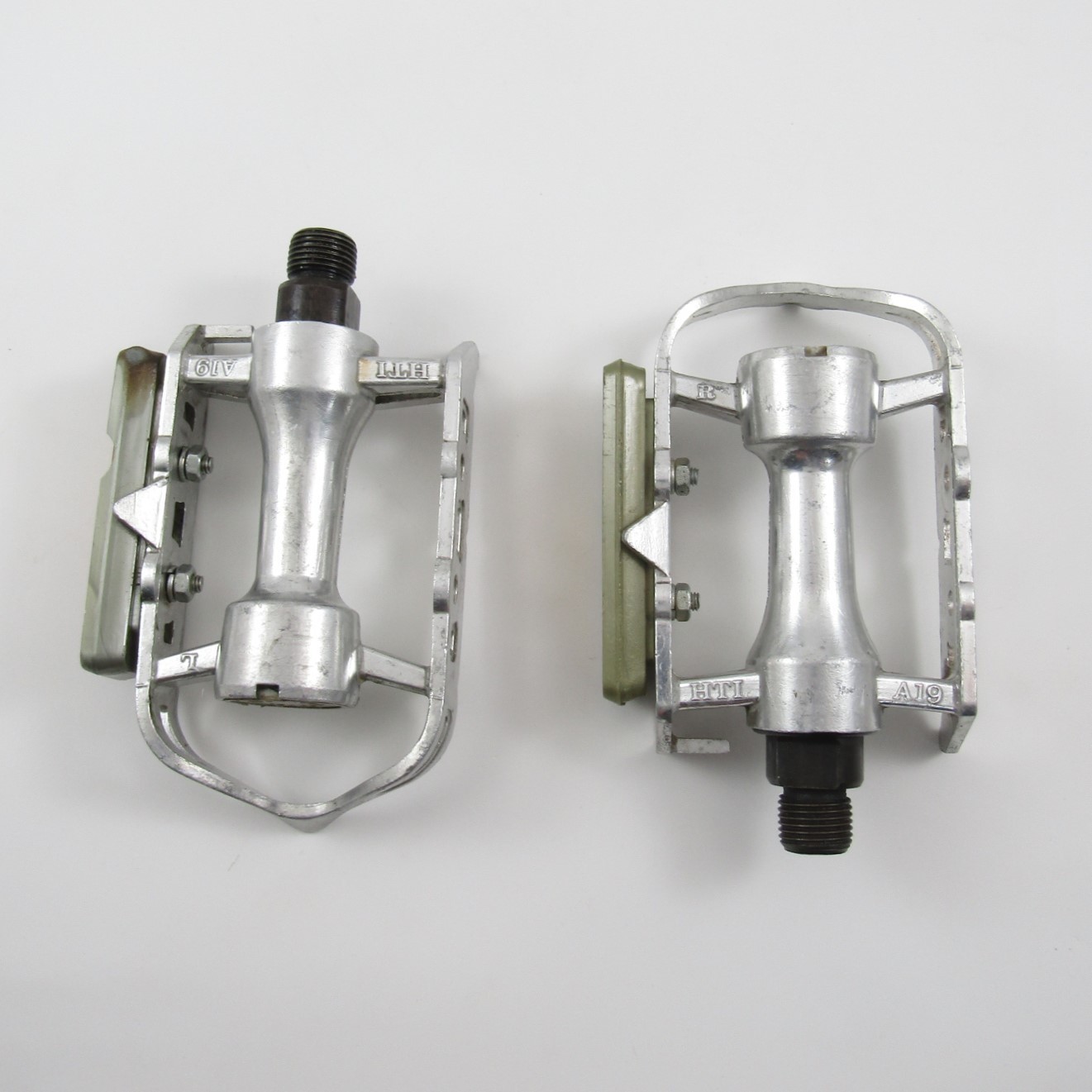 HTI A19 quill pedals with Cat Eye reflectors