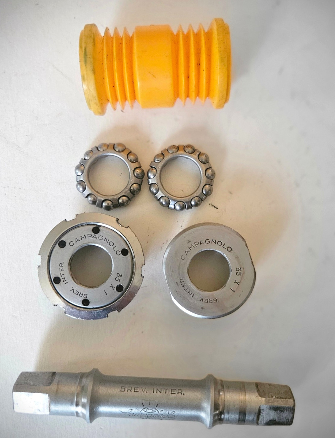 Campagnolo Record Bottom Bracket 68-SSA-120, French Threads–35 x 1, VGC