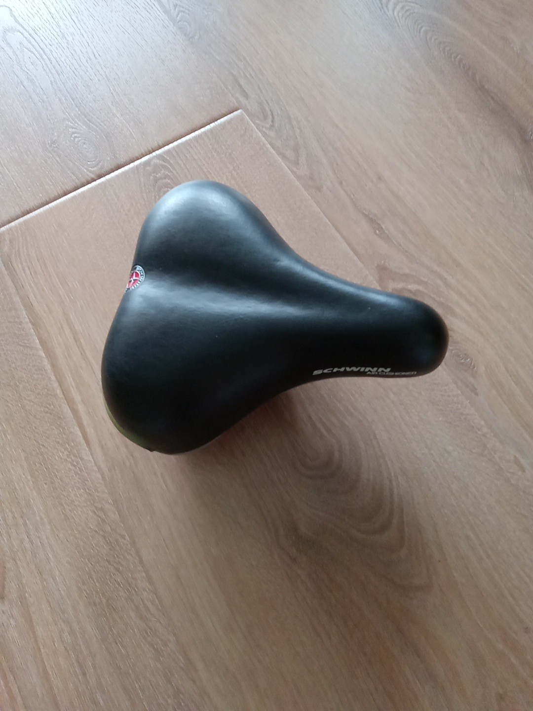 Schwinn Cruzair Wide Saddle Bike Bicycle Seat Black Air Cushioned Large 2012 NEW