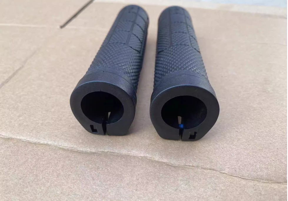 Specialized Bicycle Handlebar Grip Lock On 130mm MTB Bike grips