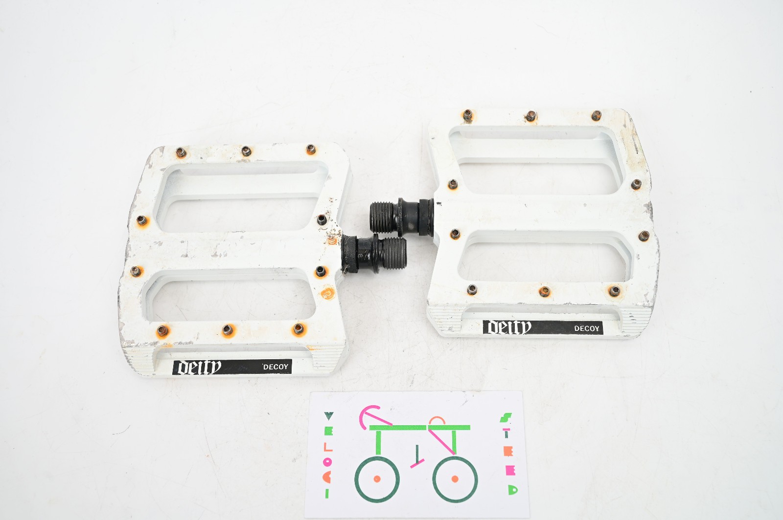 Deity Components ALLOY Flat Platform Pedals Decoy MTB Mountain Bike White 9/16″