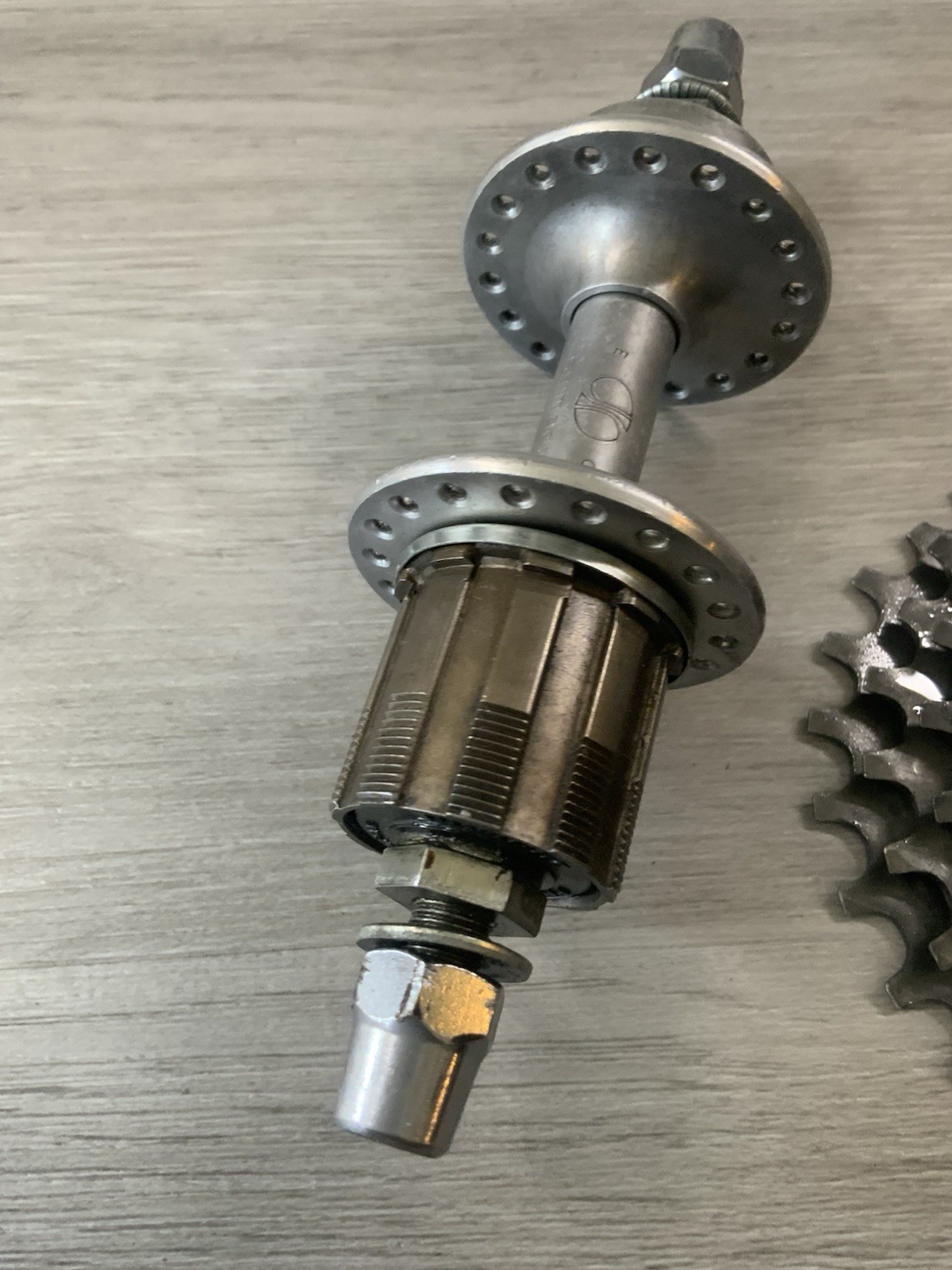 SHIMANO REAR HUB 36 HOLE 6 SPEED SHIMANO UNIGLIDE CASSETTE 14-28 TOOTH