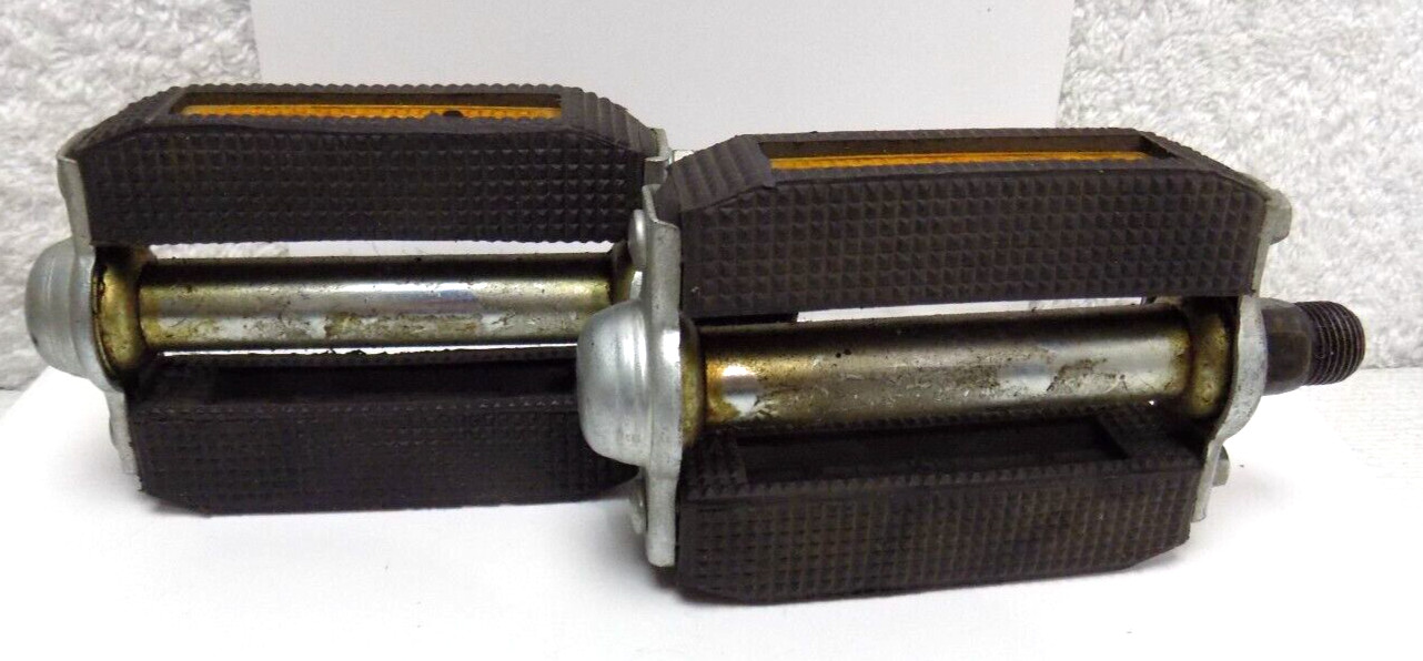 BLOCK PEDALS – VINTAGE HTI -791 BICYCLE PEDALS / CATEYE – RR-0217 REFLECTORS