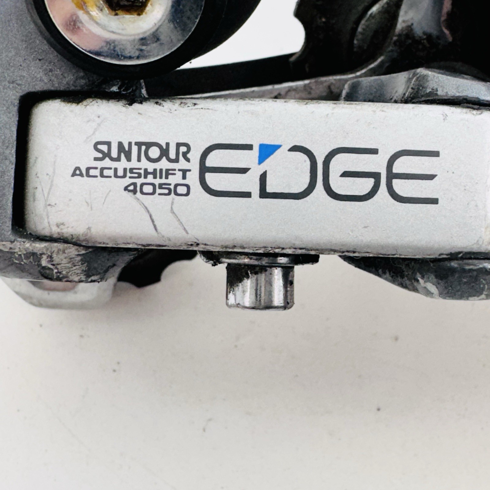 Vintage Suntour Edge 4050 Rear Derailleur Front Short Cage Gray Accushift A04