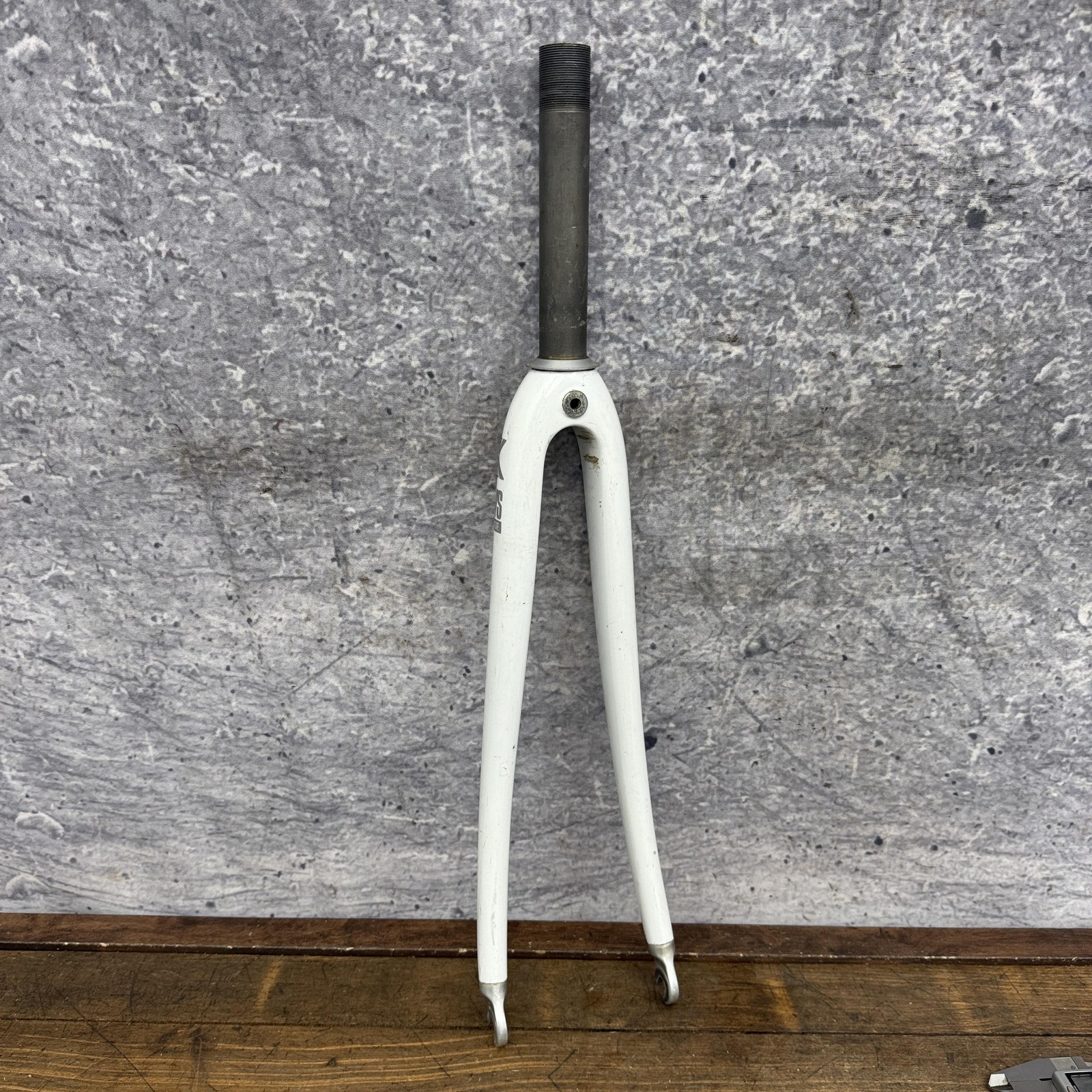Vintage Kestrel Fork 700c 1in Threaded EMS Composite White Carbon 6″ Short Road
