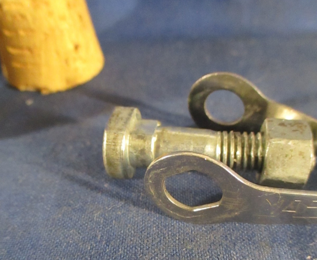 Keep that thing from spinning, Mafac hanger w/ binder bolt Flats, not keyed
