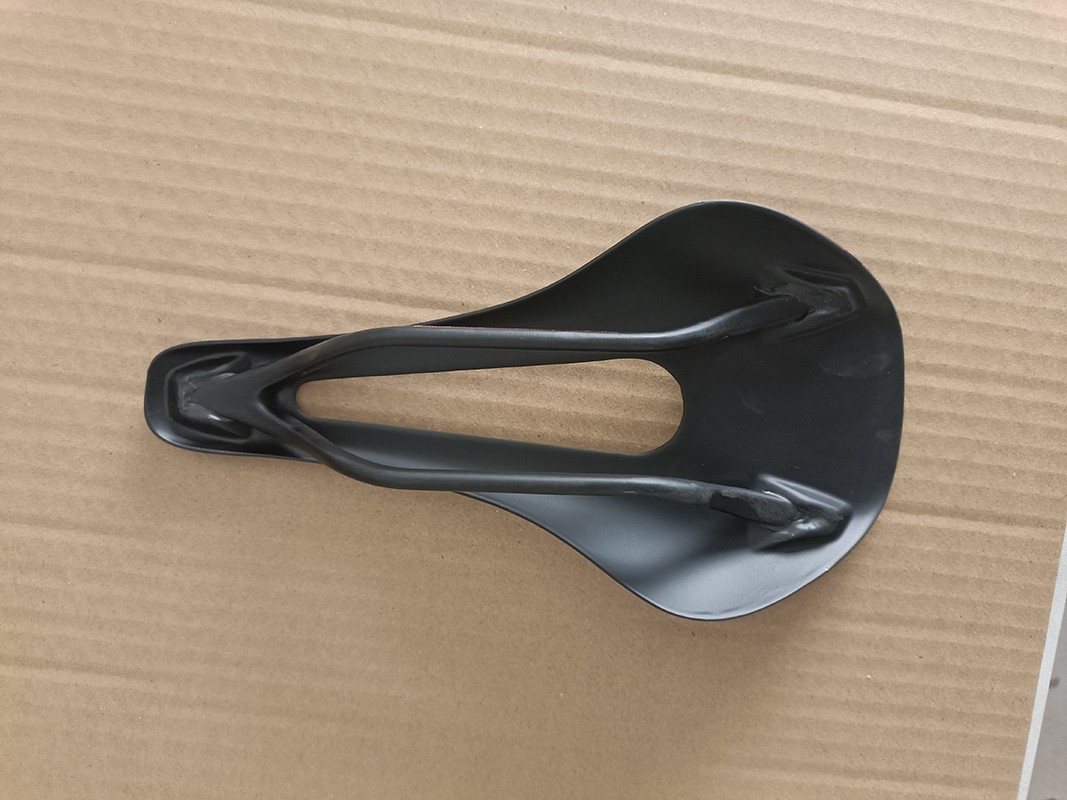 Ultralight carbon fiber saddle road bike saddle —only 75–85g.