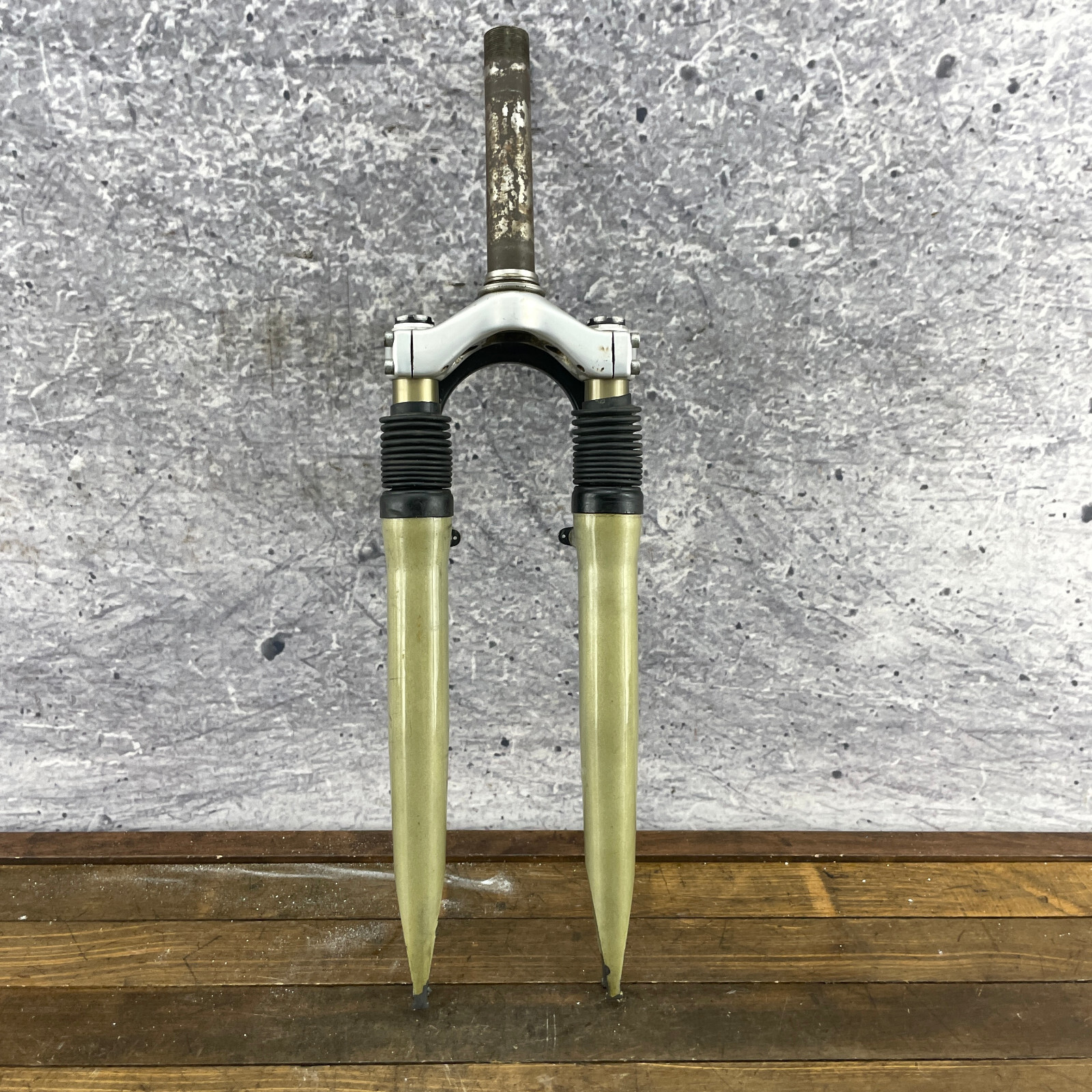 Vintage Rock Shox Mag21 Fork 1 in Threaded 26 in 5.5″ Steerer 26 Mag 21 1″ Parts
