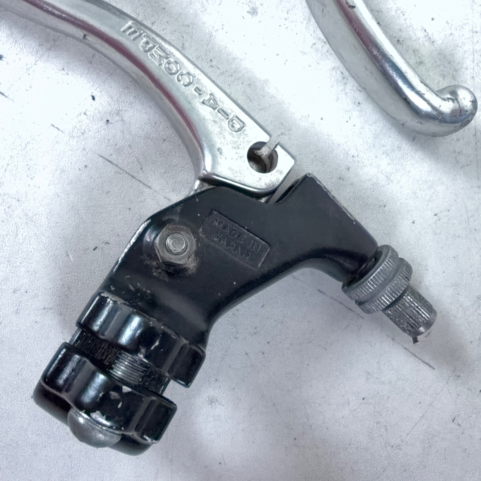 Vintage 1984 Dia-Compe 4 finger Metal Brake Lever Set L/R Made in Japan Ø22.2