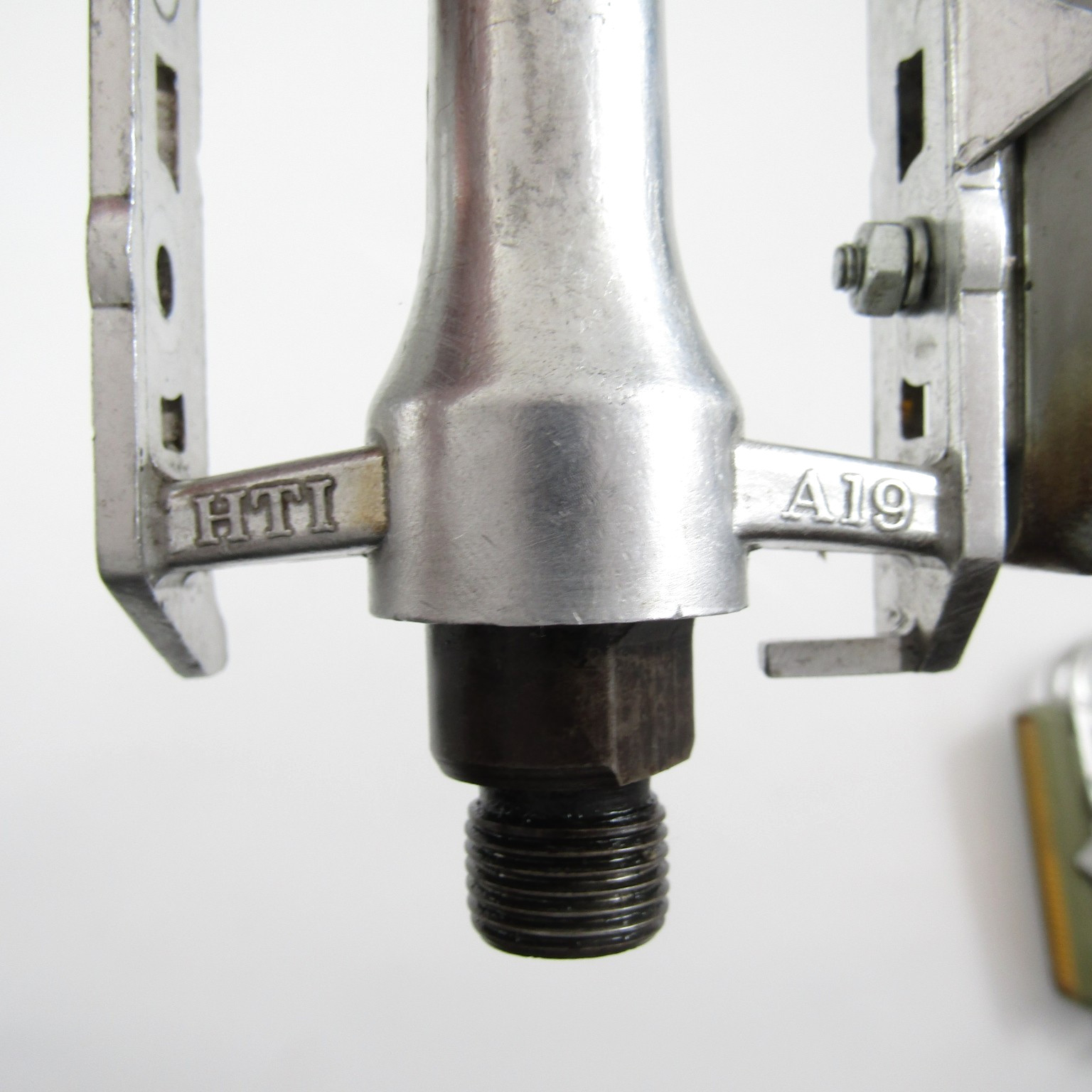 HTI A19 quill pedals with Cat Eye reflectors