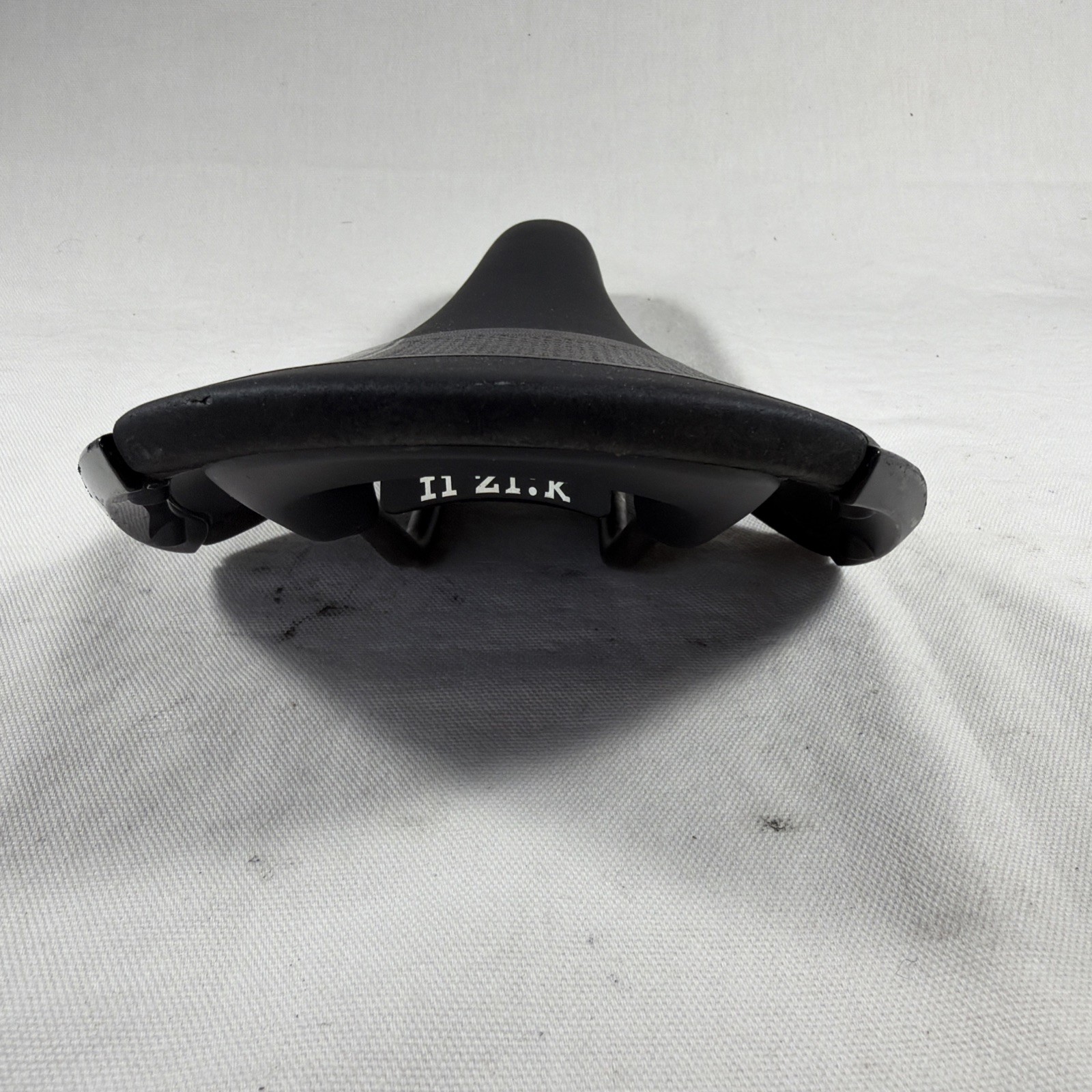 Fizik Aliante R3 Large Saddle, 7x7mm Kium rails, Good condition