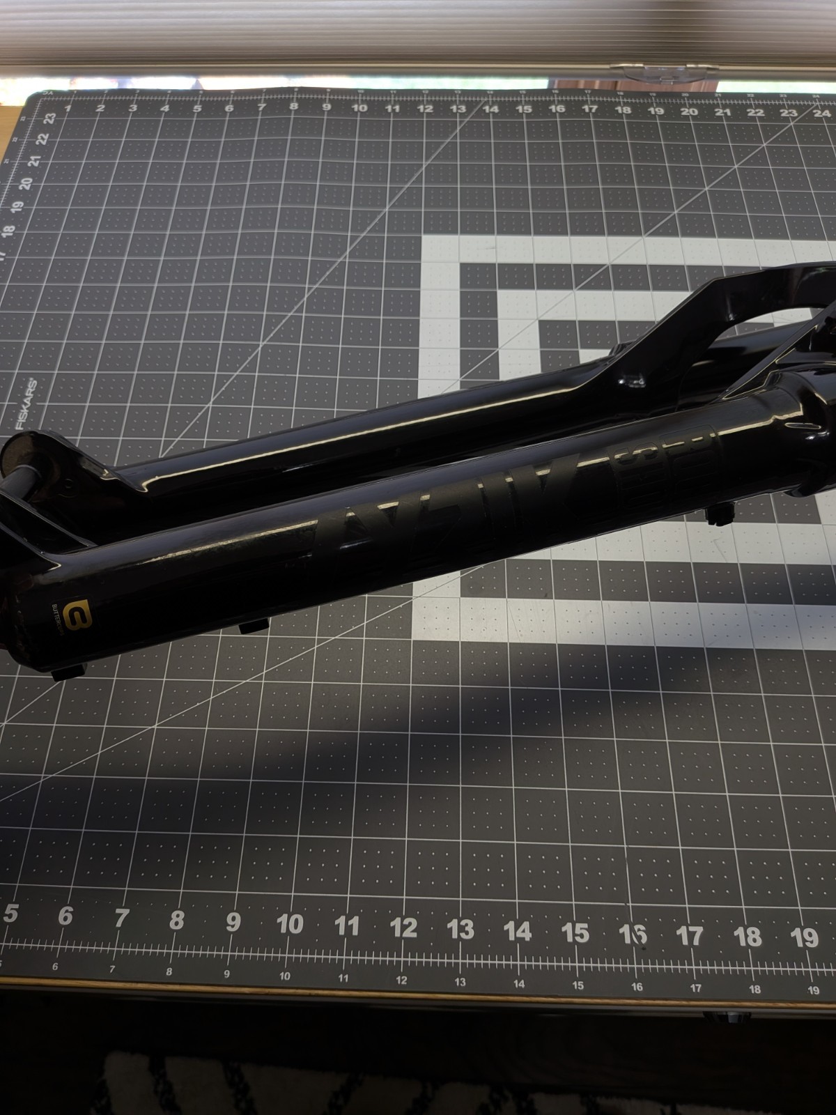 2023 RockShox Lyrik Ultimate 29 150mm DebonAir w/ Buttercups