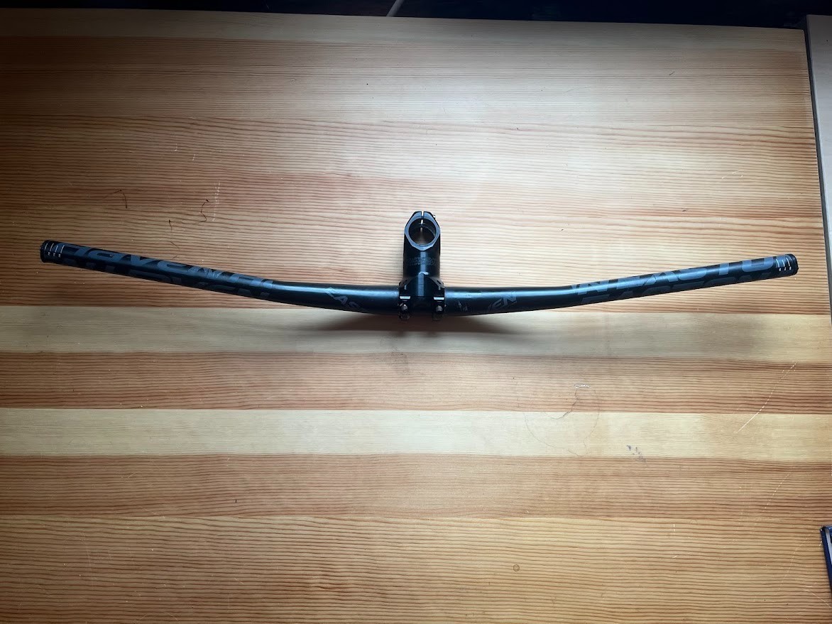 Easton EC90 SL carbon fiber flat handlebar 31.8mm, 730mm with stem