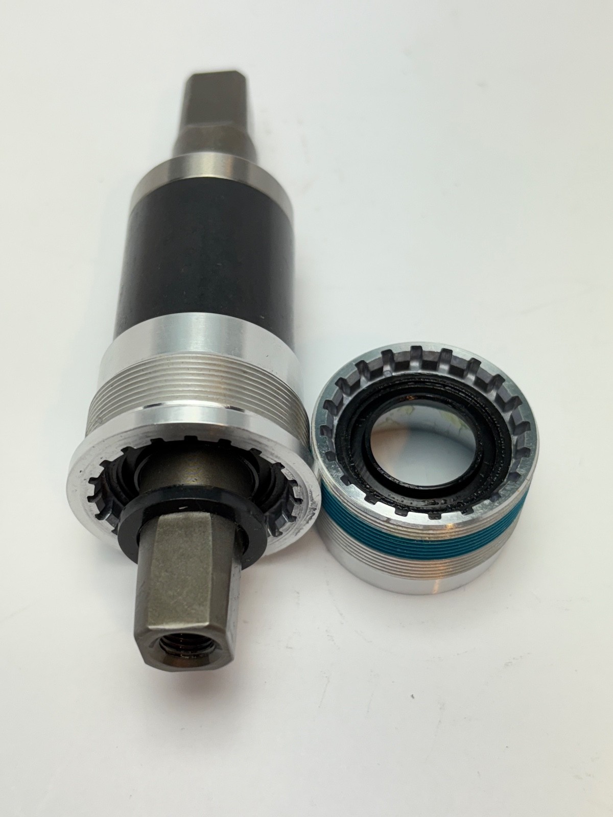 NIB Genuine Shimano BB-UN300 68×122.5mm Square Taper Bottom Bracket