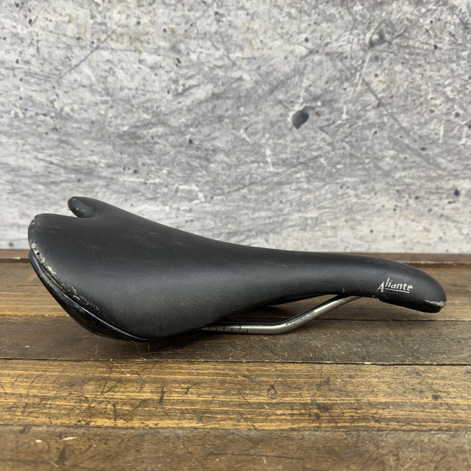 Fi’zi:k Aliante Bicycle Saddle Seat Carbon Titanium Road Bike Italy Black 230g T