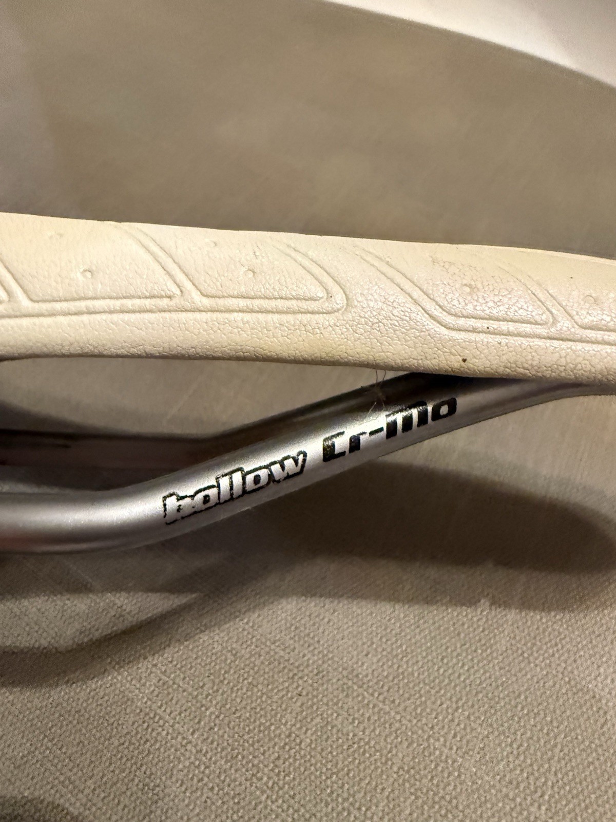 Specialized Toupe Gel 143mm Bicycle Saddle, White, Low Miles, No Damage