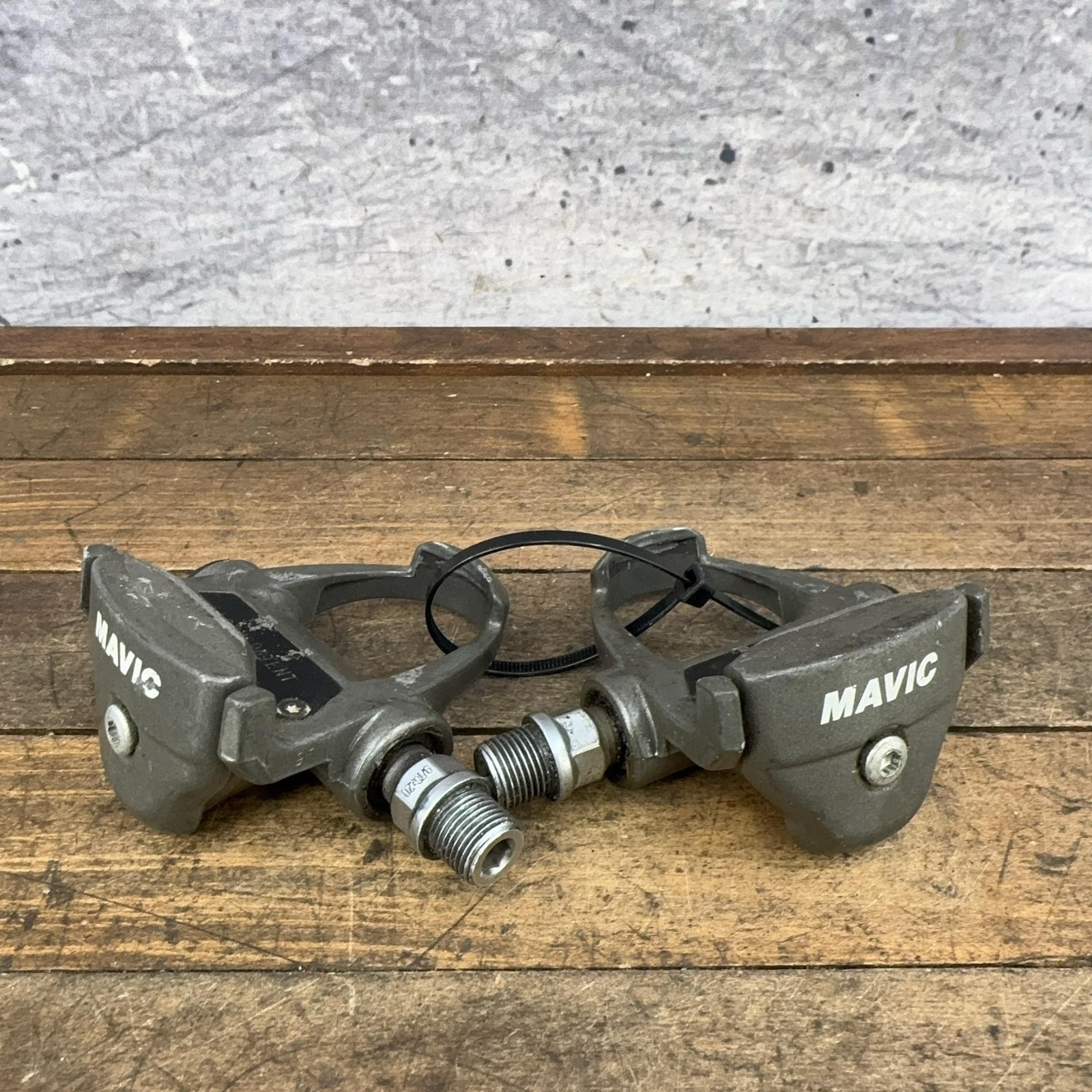 Vintage Mavic Clipless Road Bike Pedals 9/16 Silver Pair LOOK Alloy