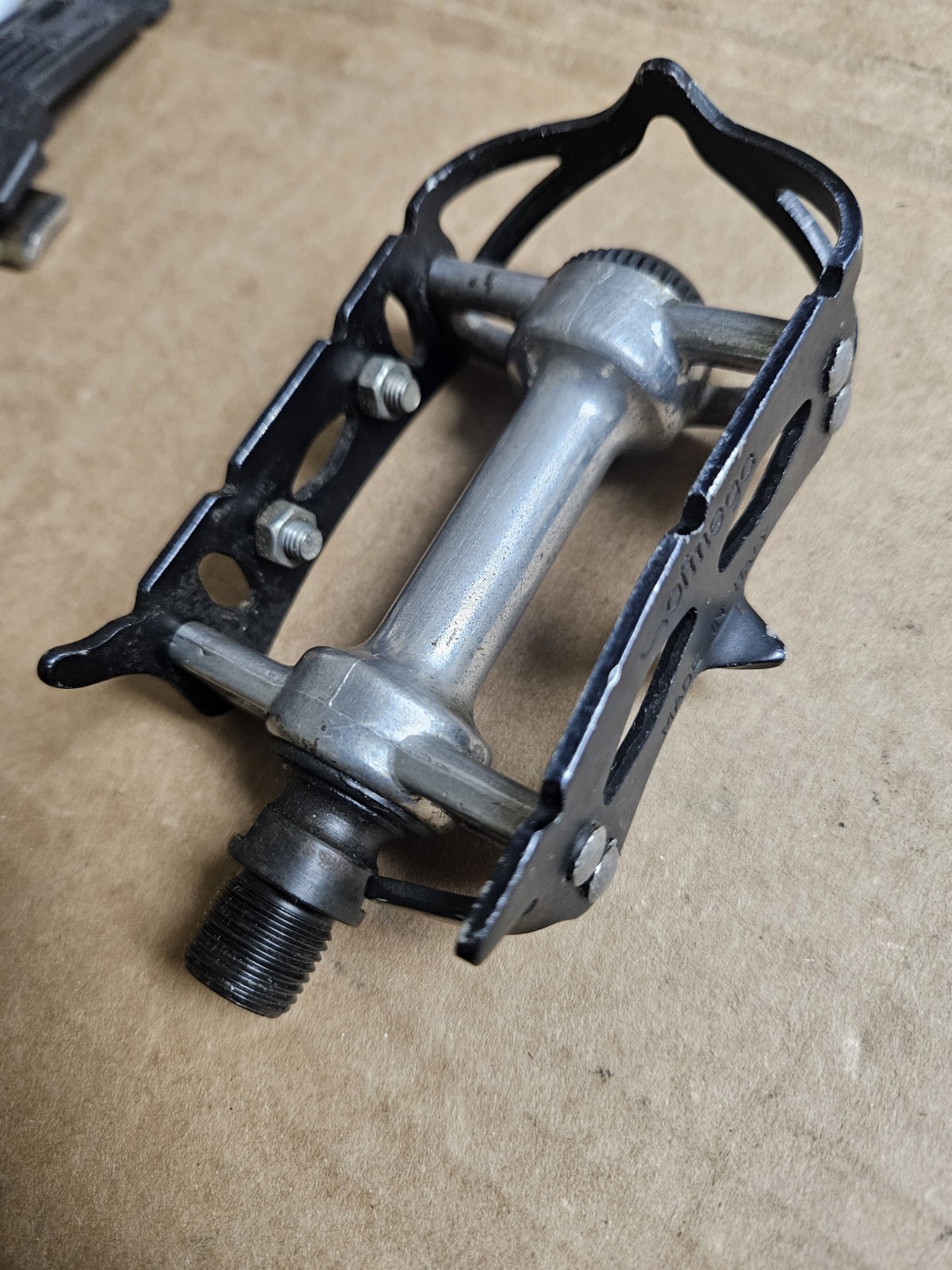 Vintage Ofmega right pedal and the axle from the left one, used