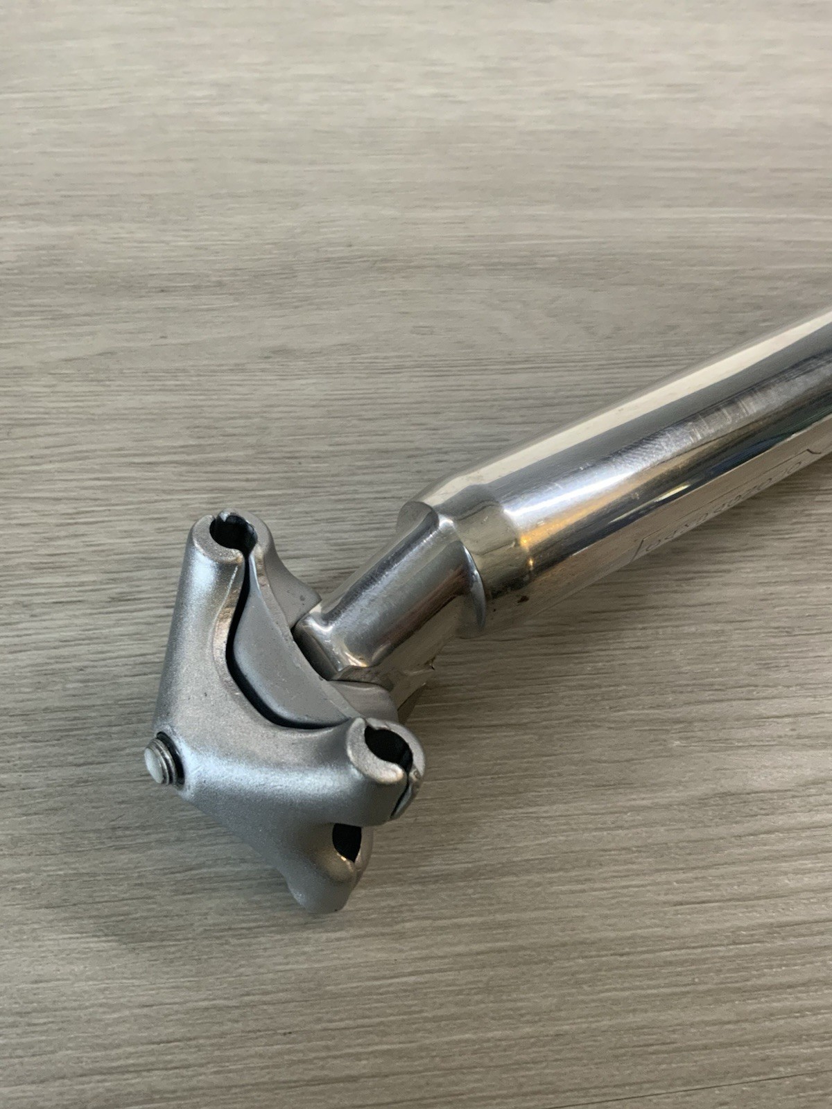 CAMPAGNOLO RECORD SEAT POST 27.2 MM 210 MM TOTAL LENGTH 226 GRAMS VERTICAL LOGO