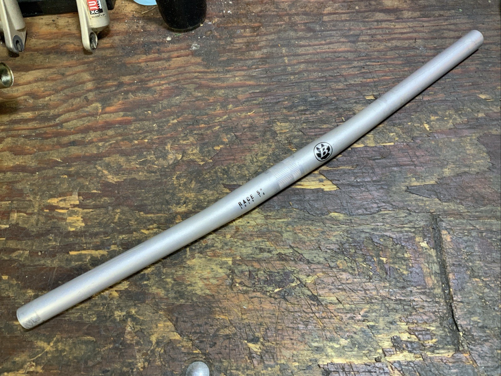 BONTRAGER RACE 5º Handlebar • 560mm x 25.4mm • Grey/Silver • w/Reinforced Ends