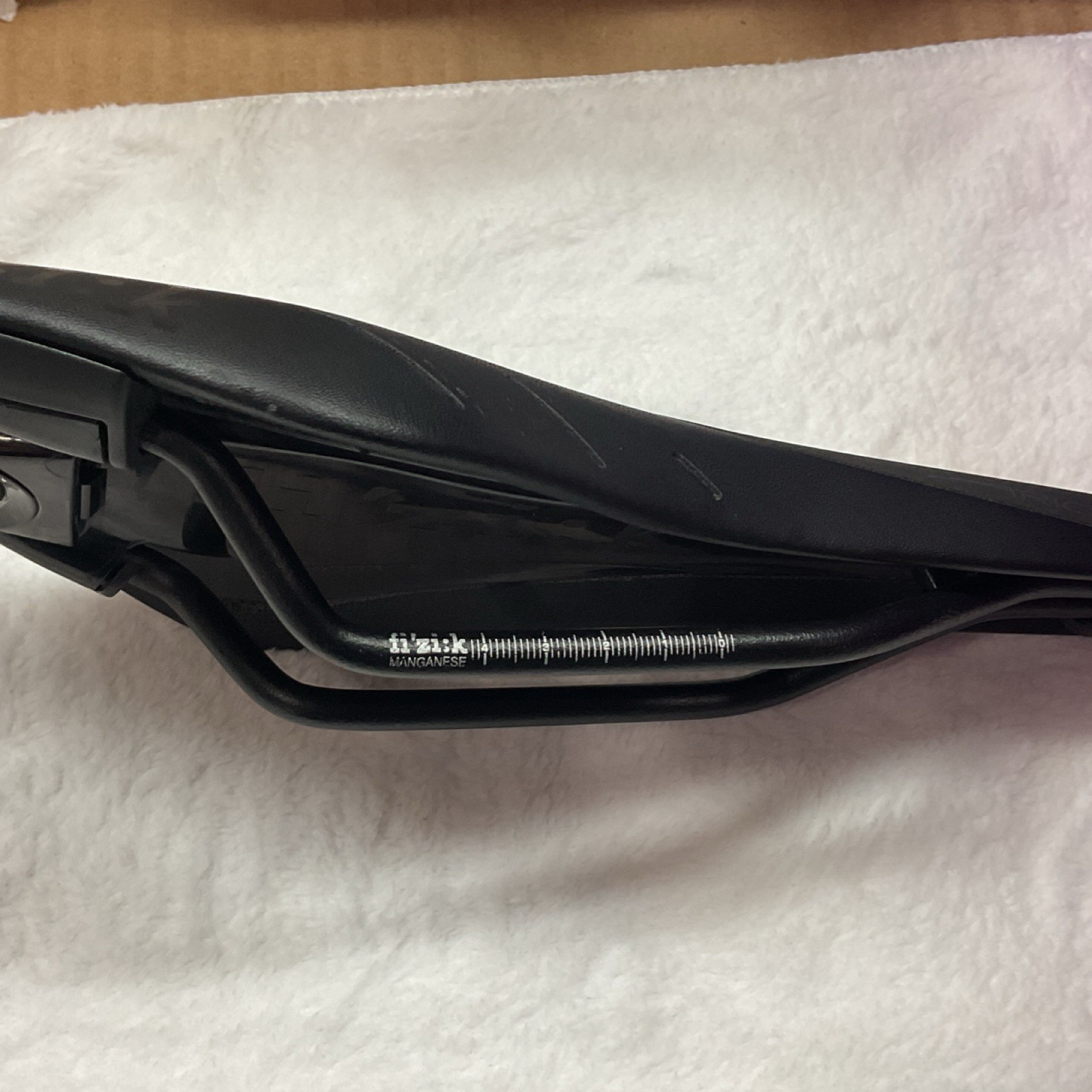Fizik Arione R7 Black Racing Road Bike Saddle Synthetic Manganese Rails – Used