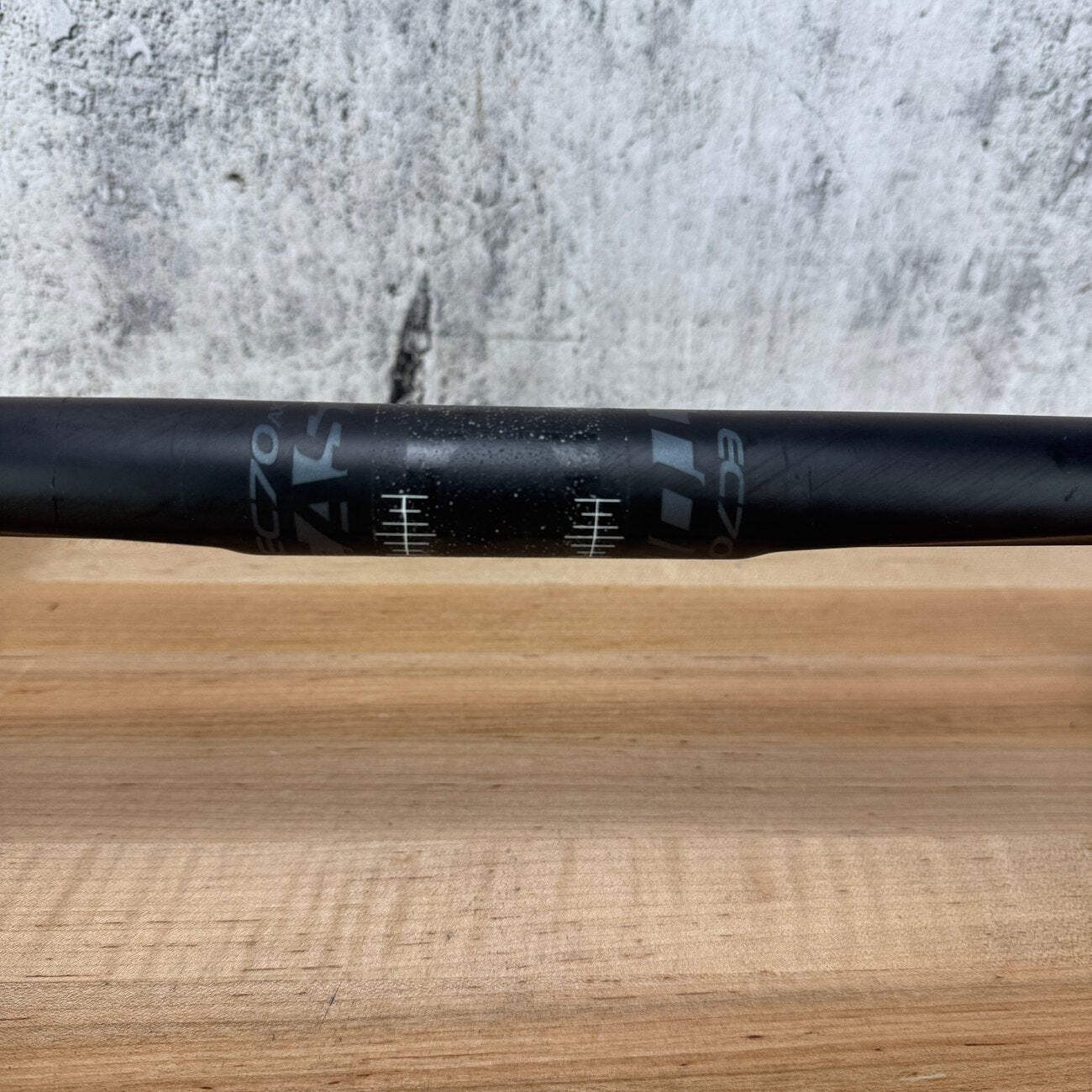 Light Use! Easton EC70 AX 42/49cm Flared Carbon 31.8mm Drop Bar Bike Handlebar 2