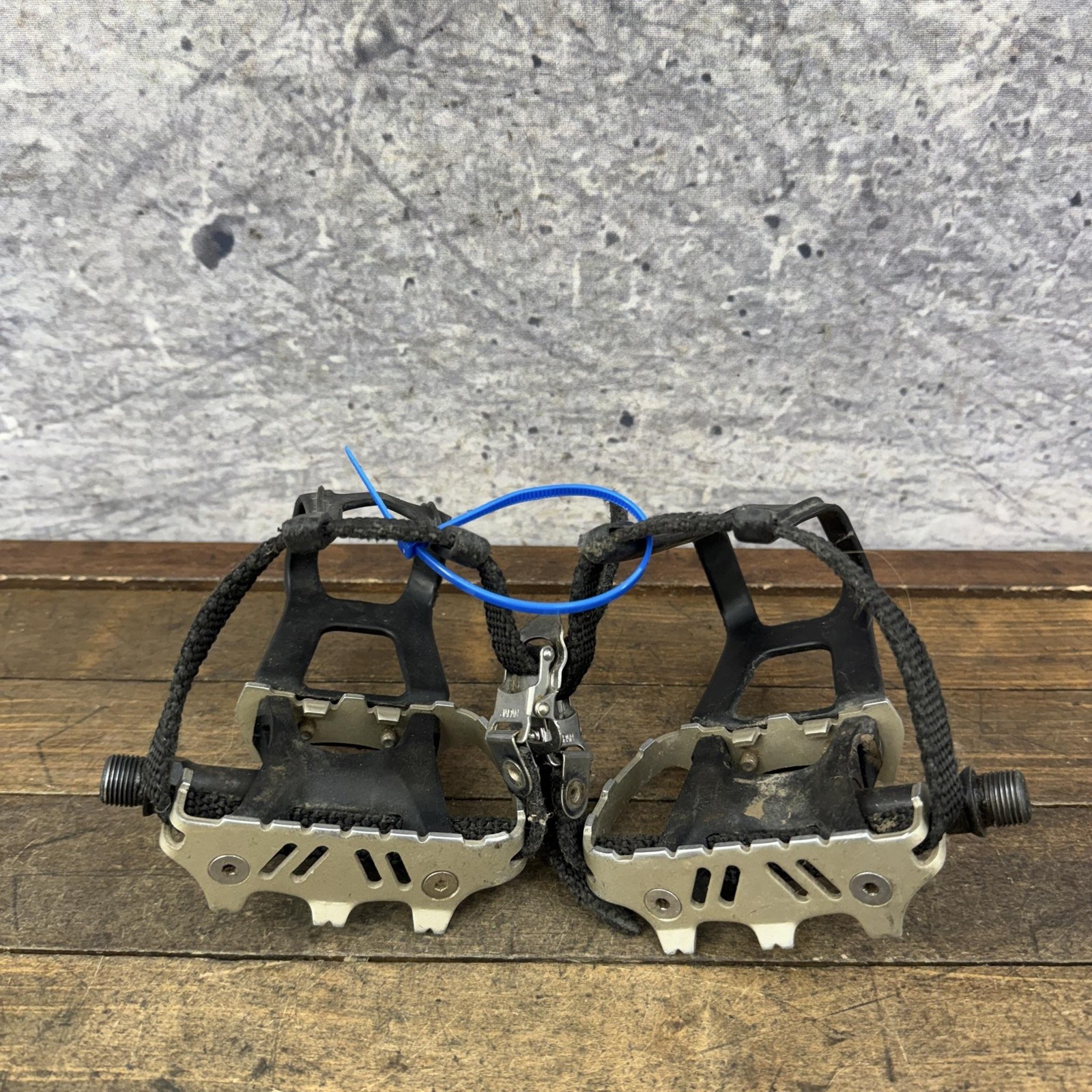 Vintage Specialized Platform Bike Pedals 9/16 1990s Toe Clips Straps Pair