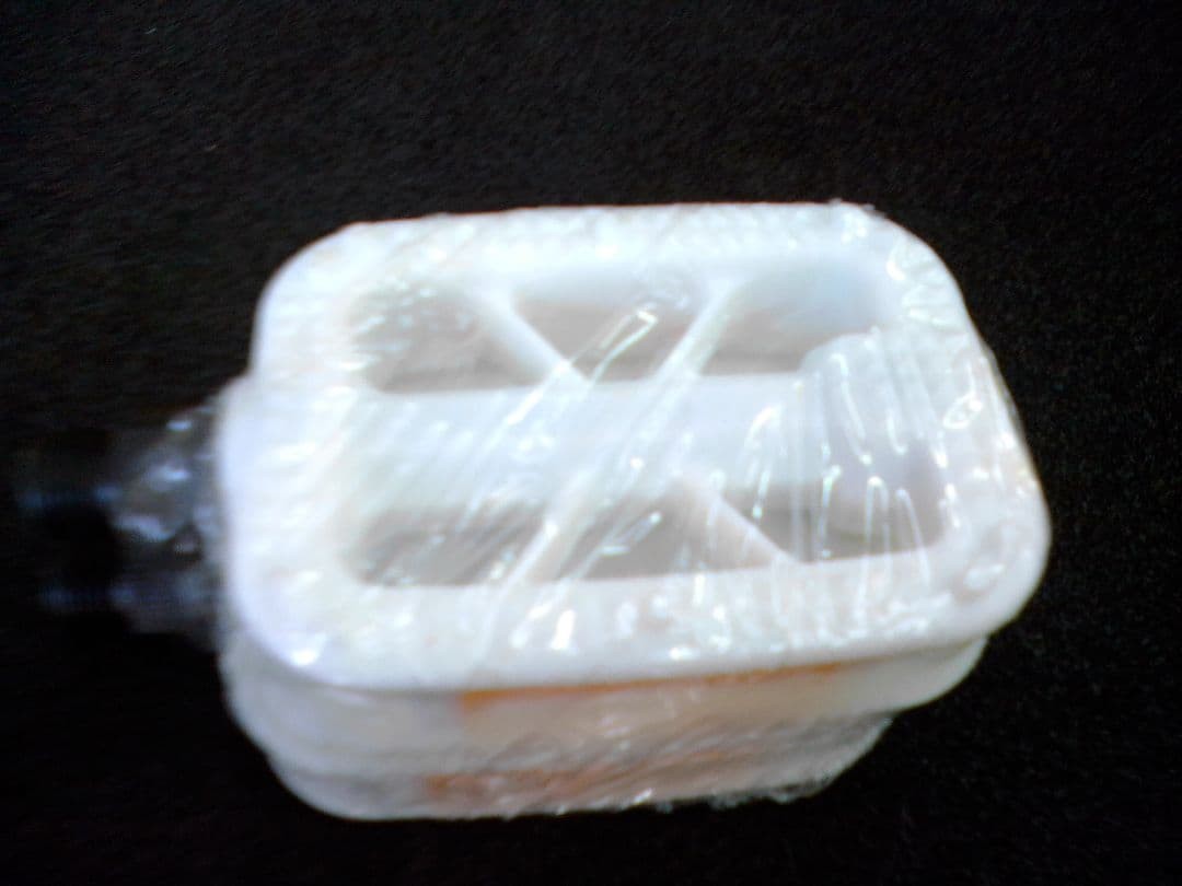 White Flat Pedal Plastic 9/16 Inch New Lightweight