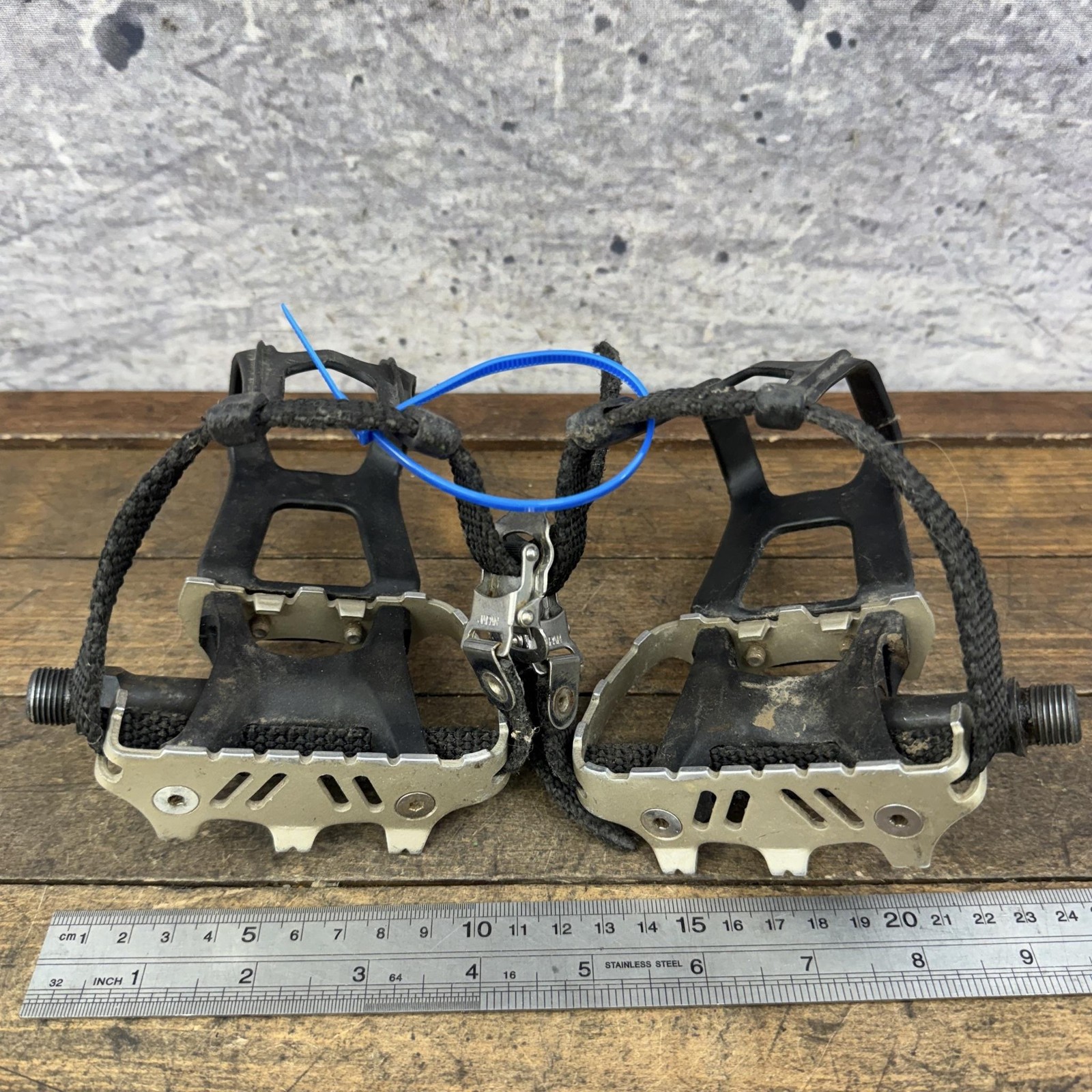 Vintage Specialized Platform Bike Pedals 9/16 1990s Toe Clips Straps Pair