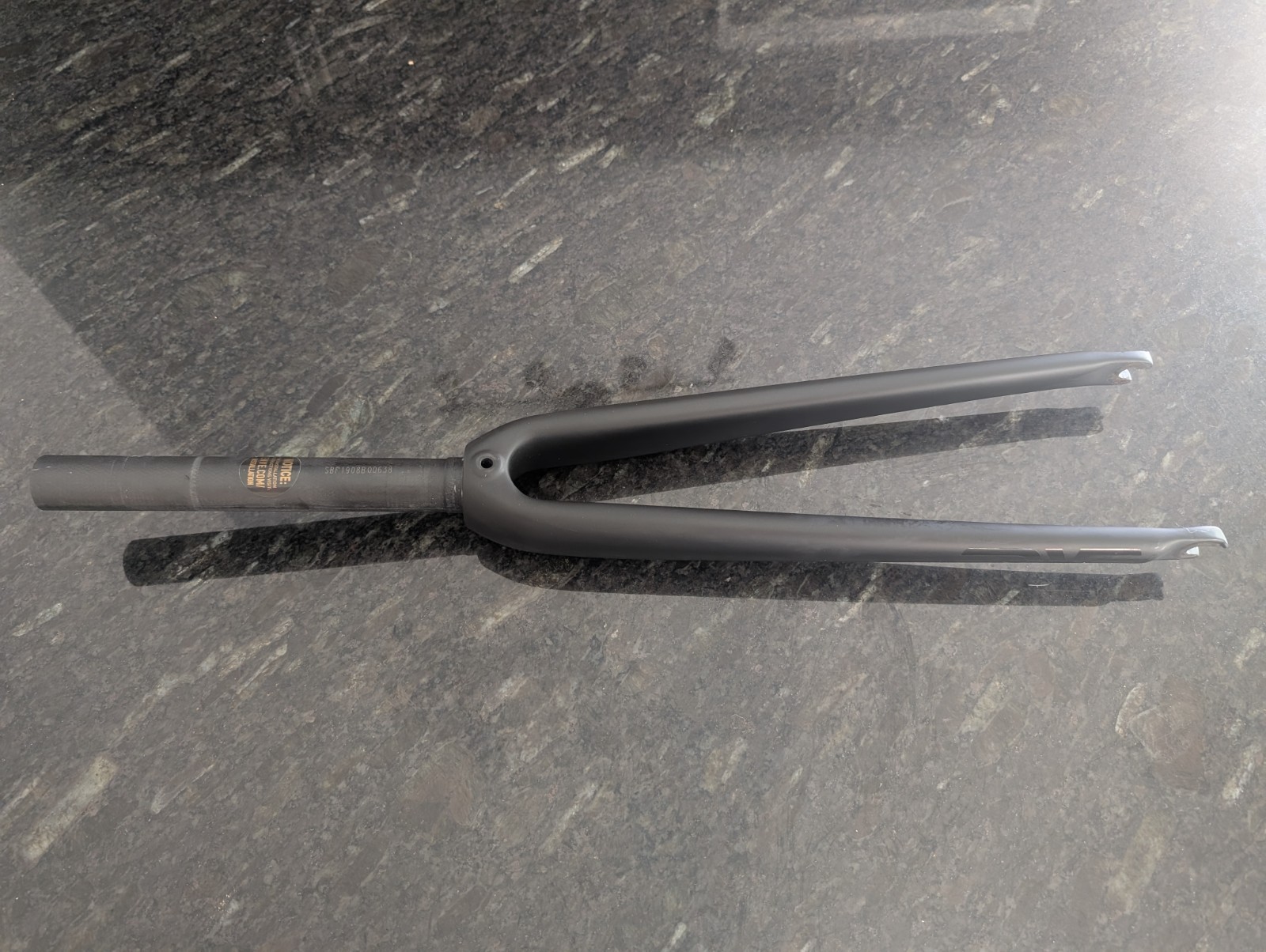 ENVE Composites 2.0 Road Fork, 43mm Rake, 1-1/8″, Rim Brake