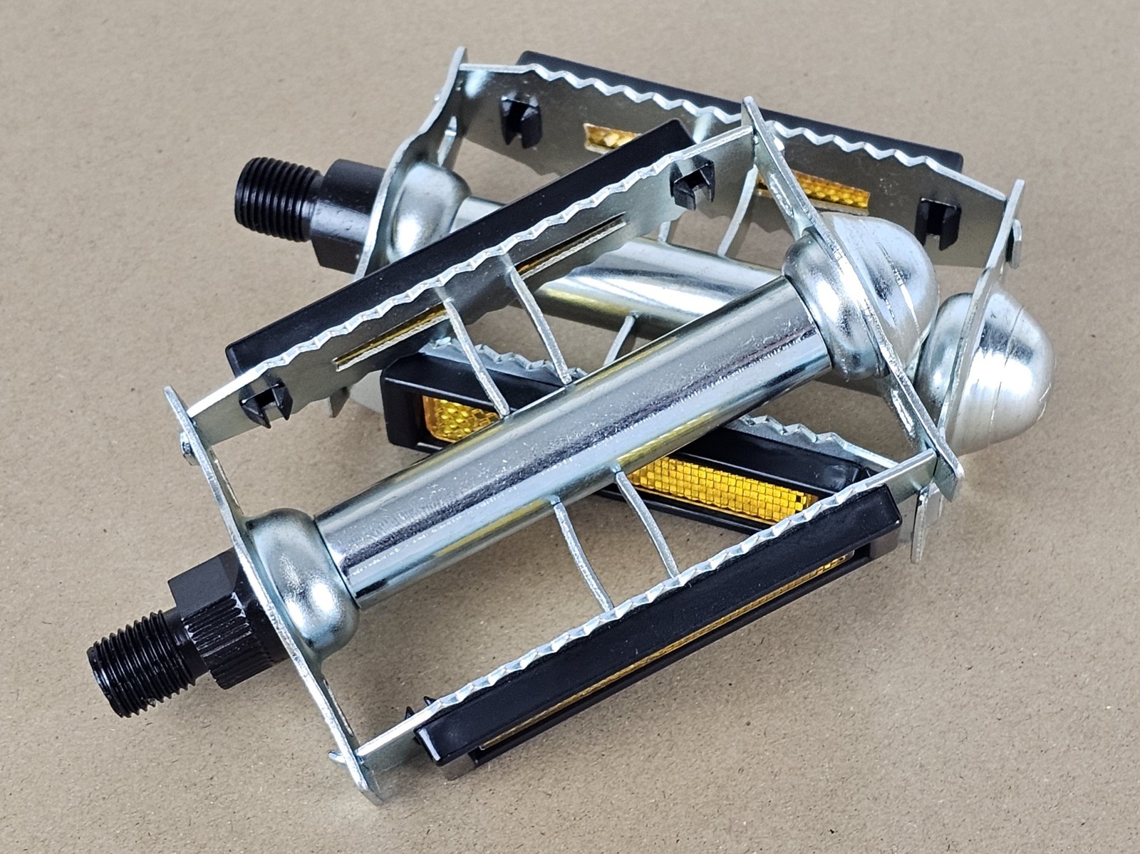 VINTAGE CHROME SCHWINN FASTBACK STINGRAY ROAD BIKE RAT TRAP PEDALS 1/2″ BICYCLE