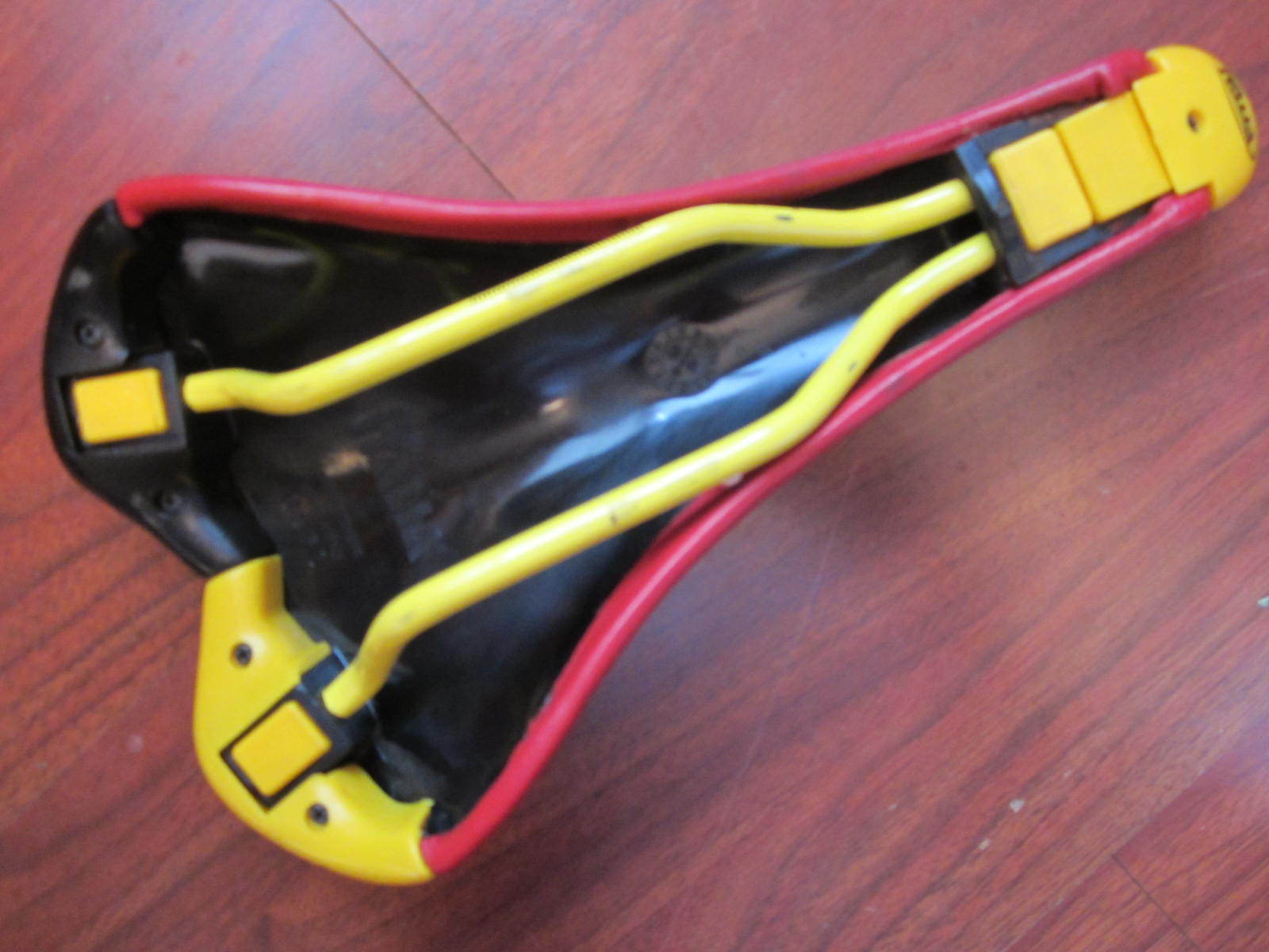 SELLE ITALIA TURBO MATIC 3 MANGANESE RAIL JAN ULLRICH SIGNATURE SADDLE RED YELLO