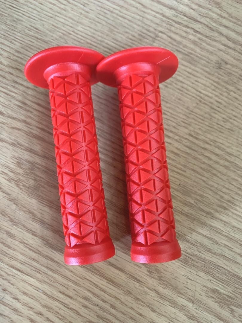 RED Old School BMX Bike Seat Hard Shell Viscount Dominator with Grips New