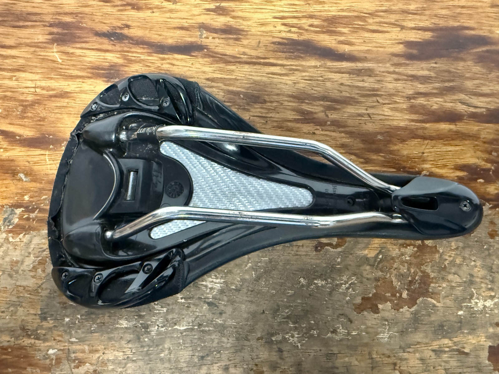 Fizik Aliante R3 Saddle | Kium Rails | Carbon Shell | Fabric Scuff Guard