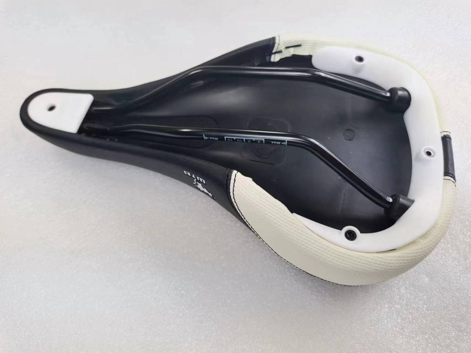NEW OLD STOCK WTB SPEED V SADDLE SEAT WIDE 160MM BLACK WHITE MTB TOURING BIKE
