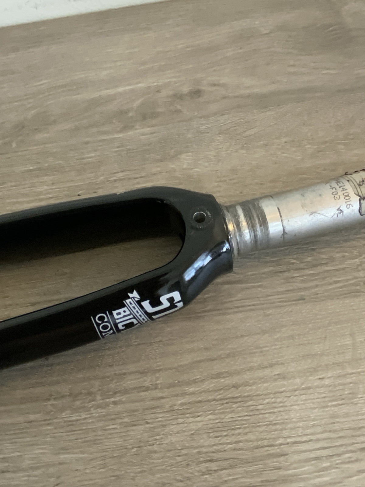 SBC CARBON FORK 700C 1 1/8 INCH STEERER 168 MM LENGTH THREADLESS 484 GRAMS