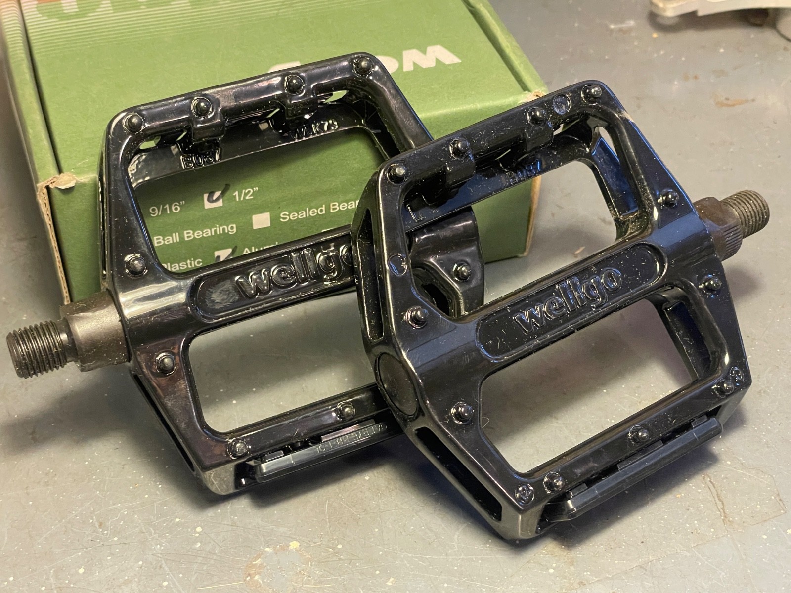 WELLGO B087 Black 1/2″ Aluminum Ball Bearing CR-MO Spindle BMX Pedals