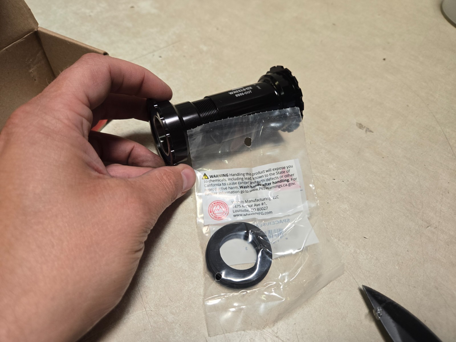 Wheels Manufacturing BB86 Bottom Bracket Bb Set Wob Bb86 Shi Bk Thread Together